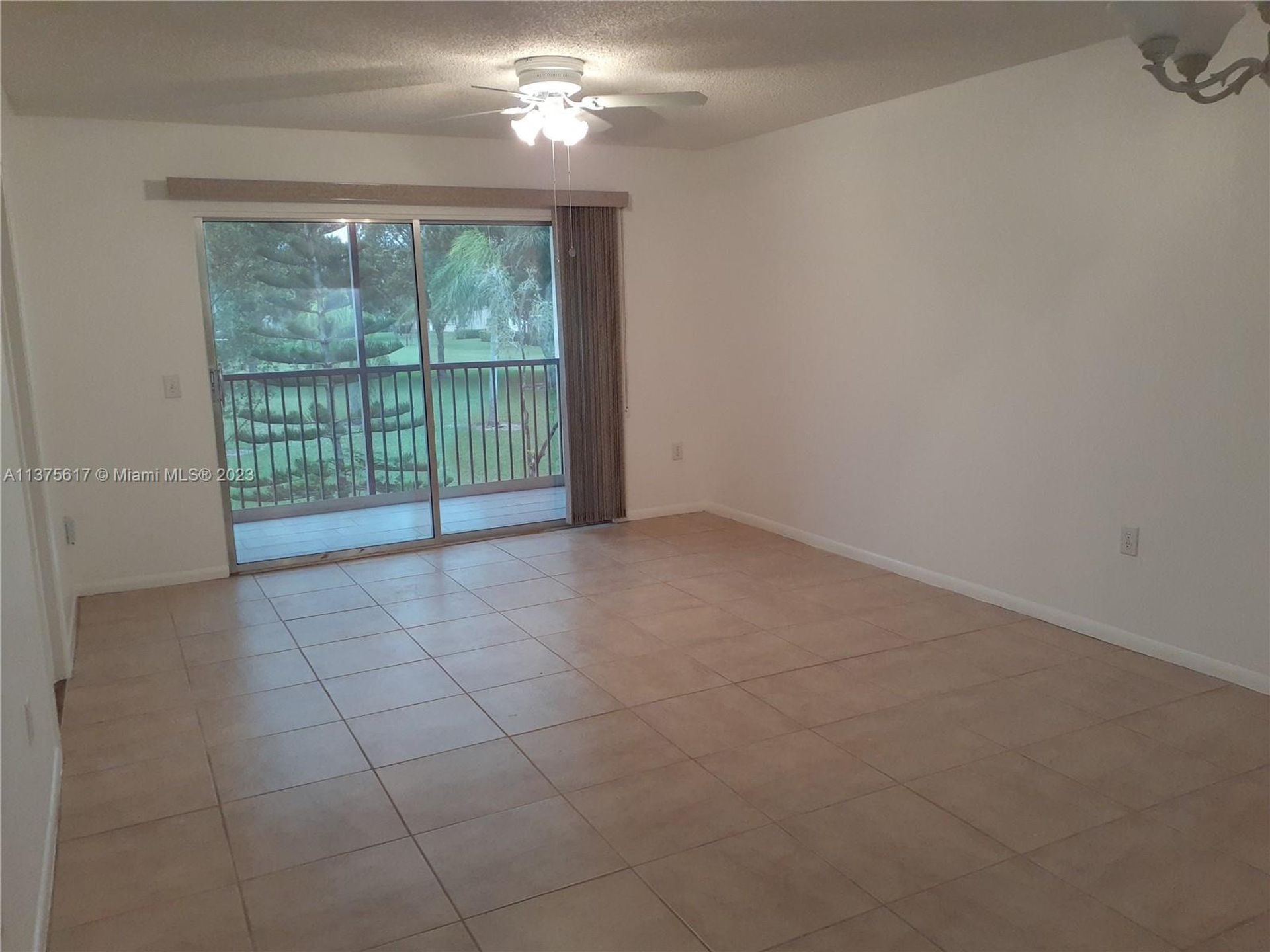 Huis in Pembroke Pines, Florida 11691375