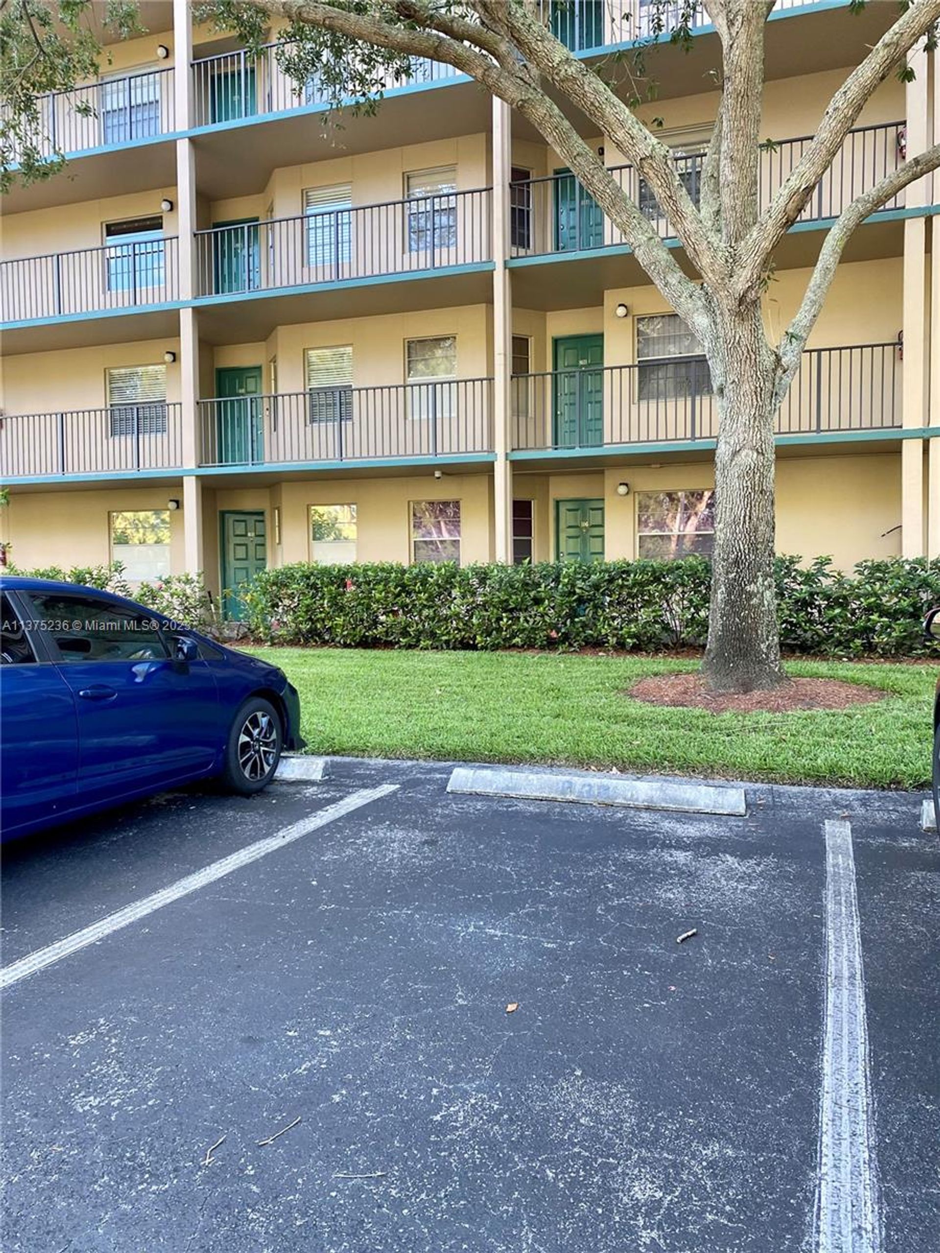 Condominio en Pinos de Pembroke, Florida 11691376