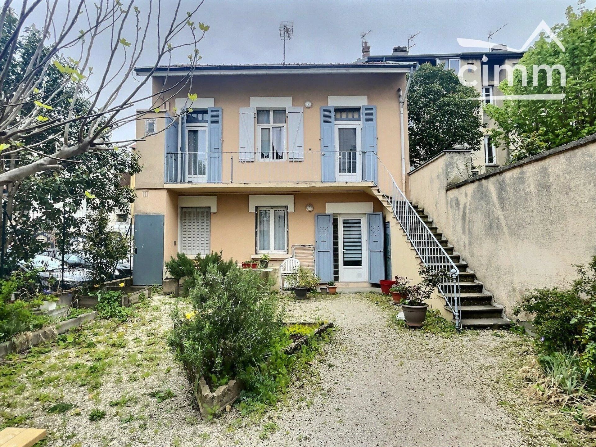 Osakehuoneisto sisään Grenoble, Auvergne-Rhône-Alpes 11691445