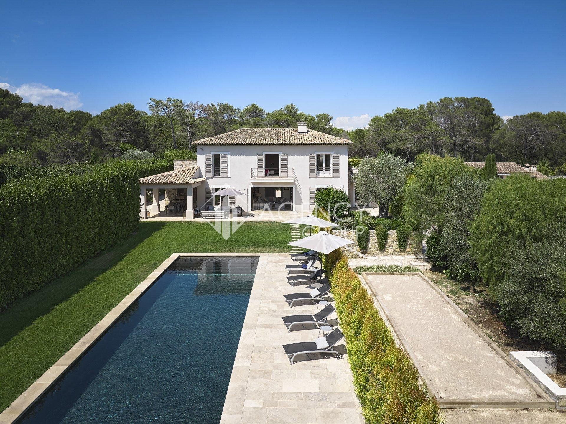 Condominium in Mougins, Provence-Alpes-Cote d'Azur 11692606