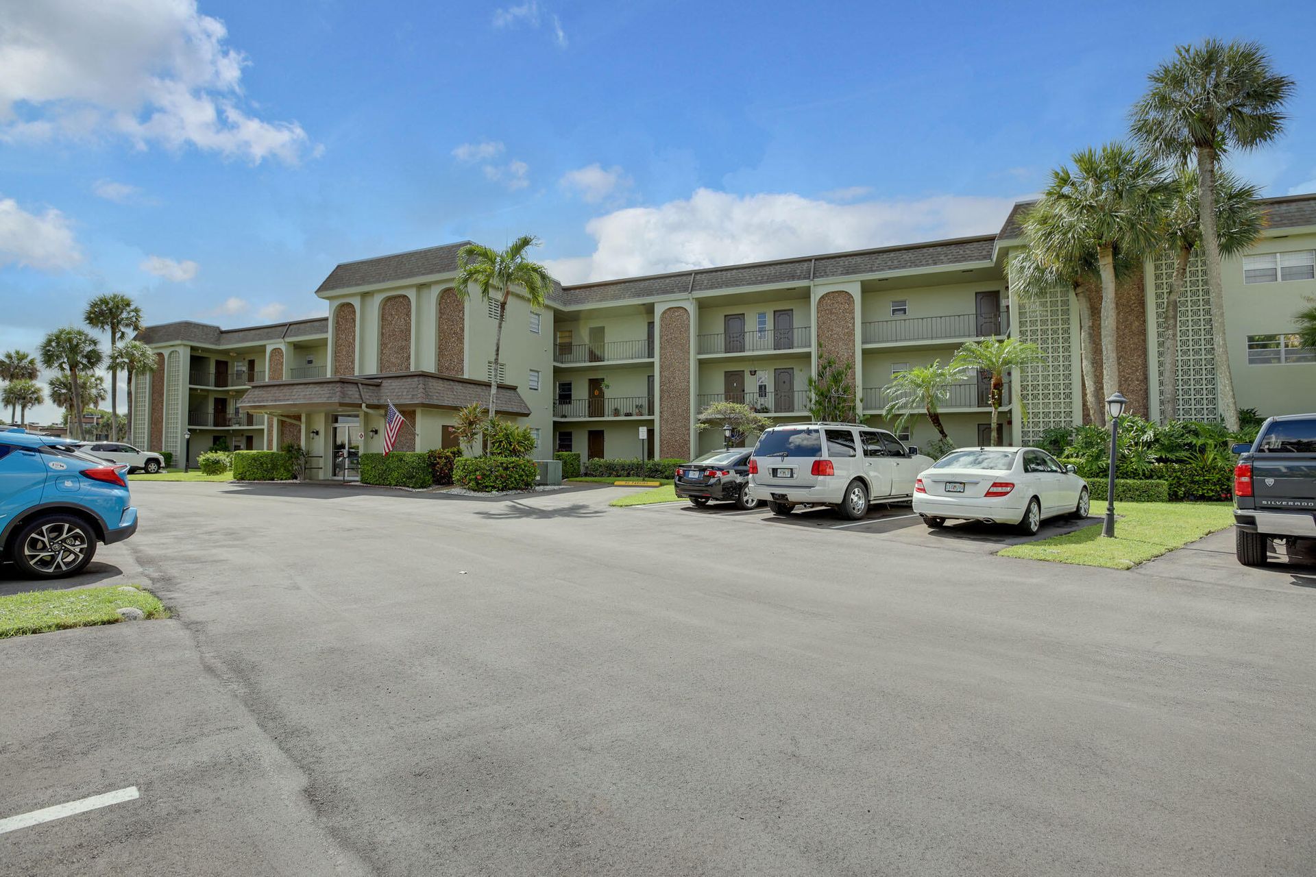 Condominium in Groenacres, Florida 11693276