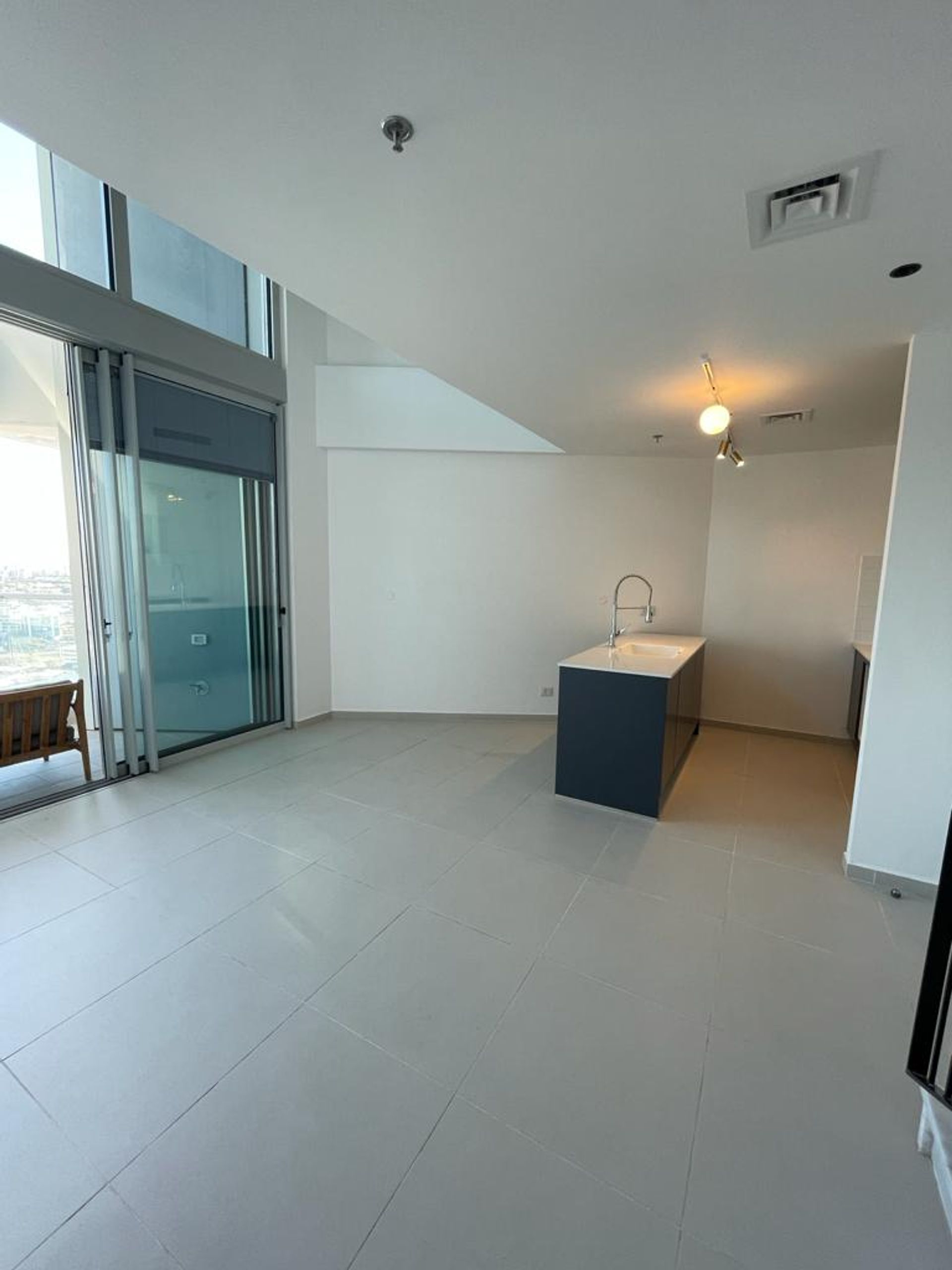 Osakehuoneisto sisään Tel Aviv-Yafo, 123 HaHashmonaim Street 11693404