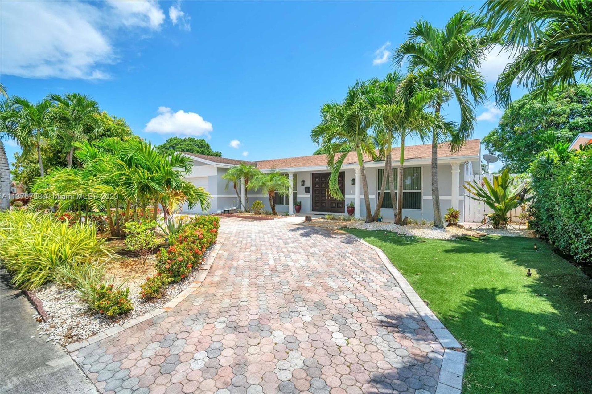 Residential in Hollywood, Florida 11695370