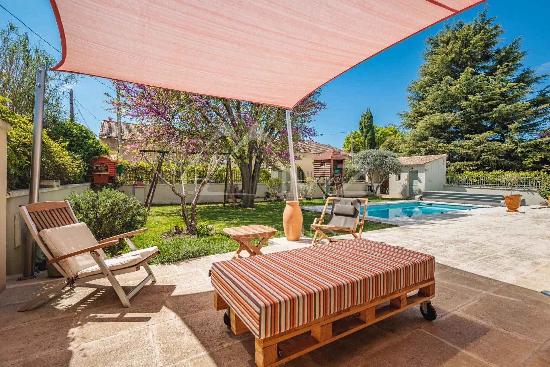 Несколько домов в Saint-Remy-de-Provence, Provence-Alpes-Cote d'Azur 11695393