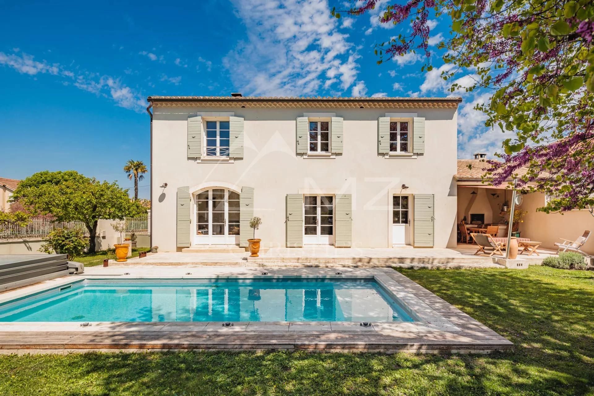 Useita taloja sisään Saint-Remy-de-Provence, Provence-Alpes-Cote d'Azur 11695393