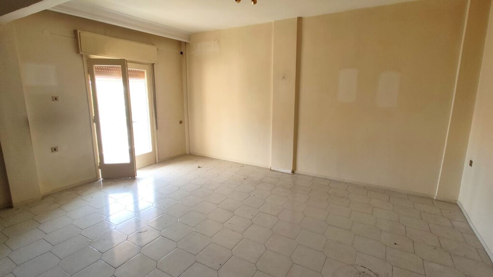 Condominium dans Katerini,  11698661