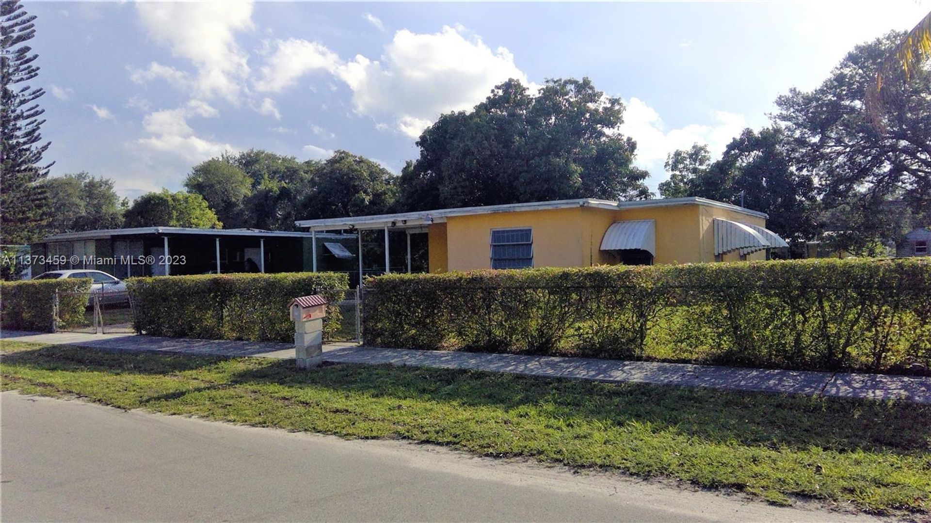 Residencial en Opa-locka, Florida 11699333