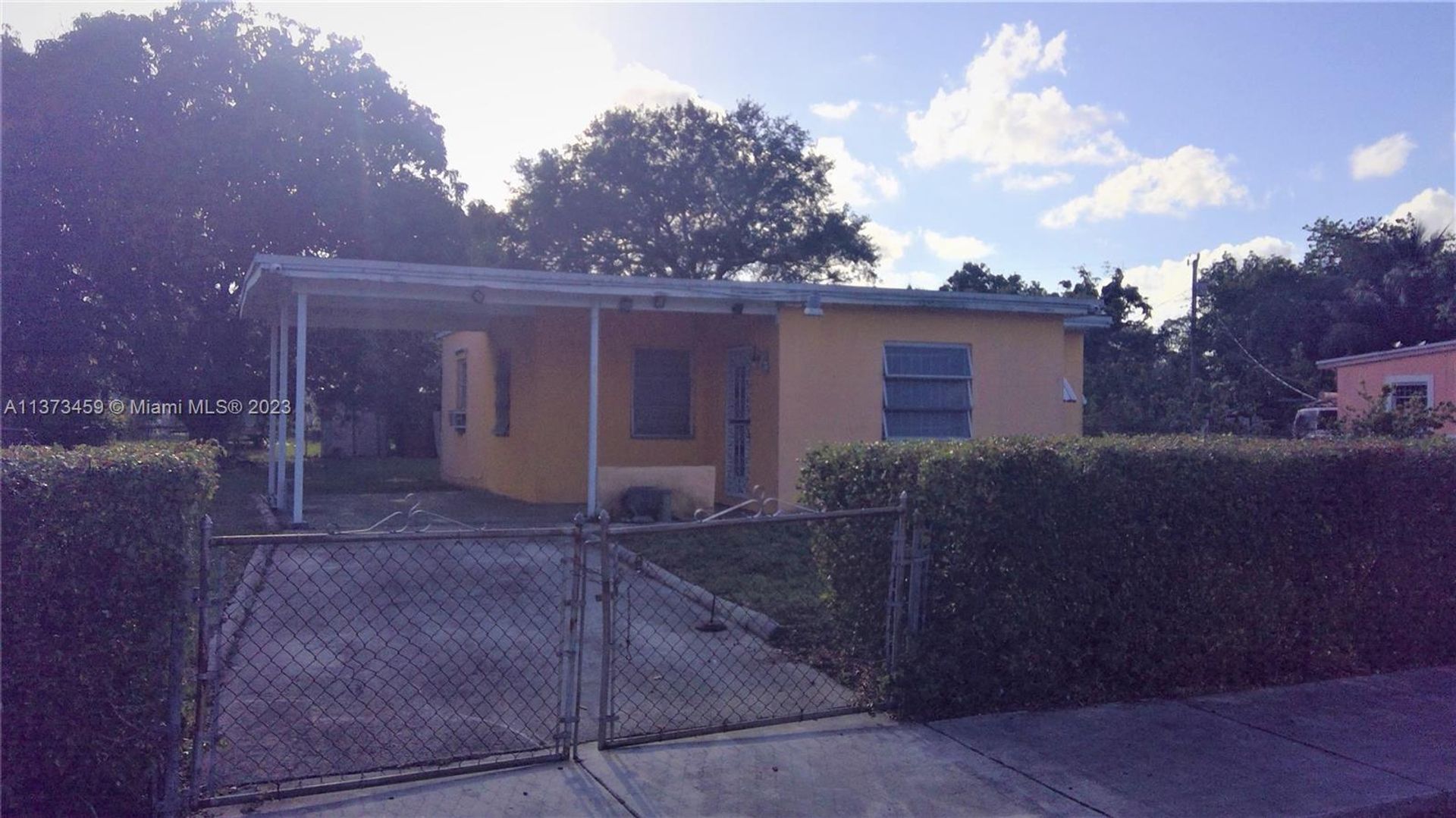 سكني في Opa-locka, Florida 11699333