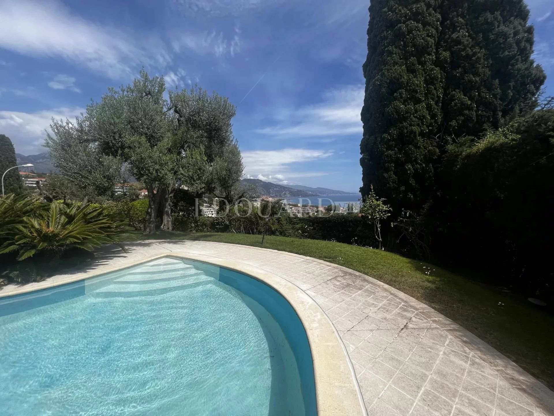 Condominium in Roquebrune-Cap-Martin, Alpes-Maritimes 11700840