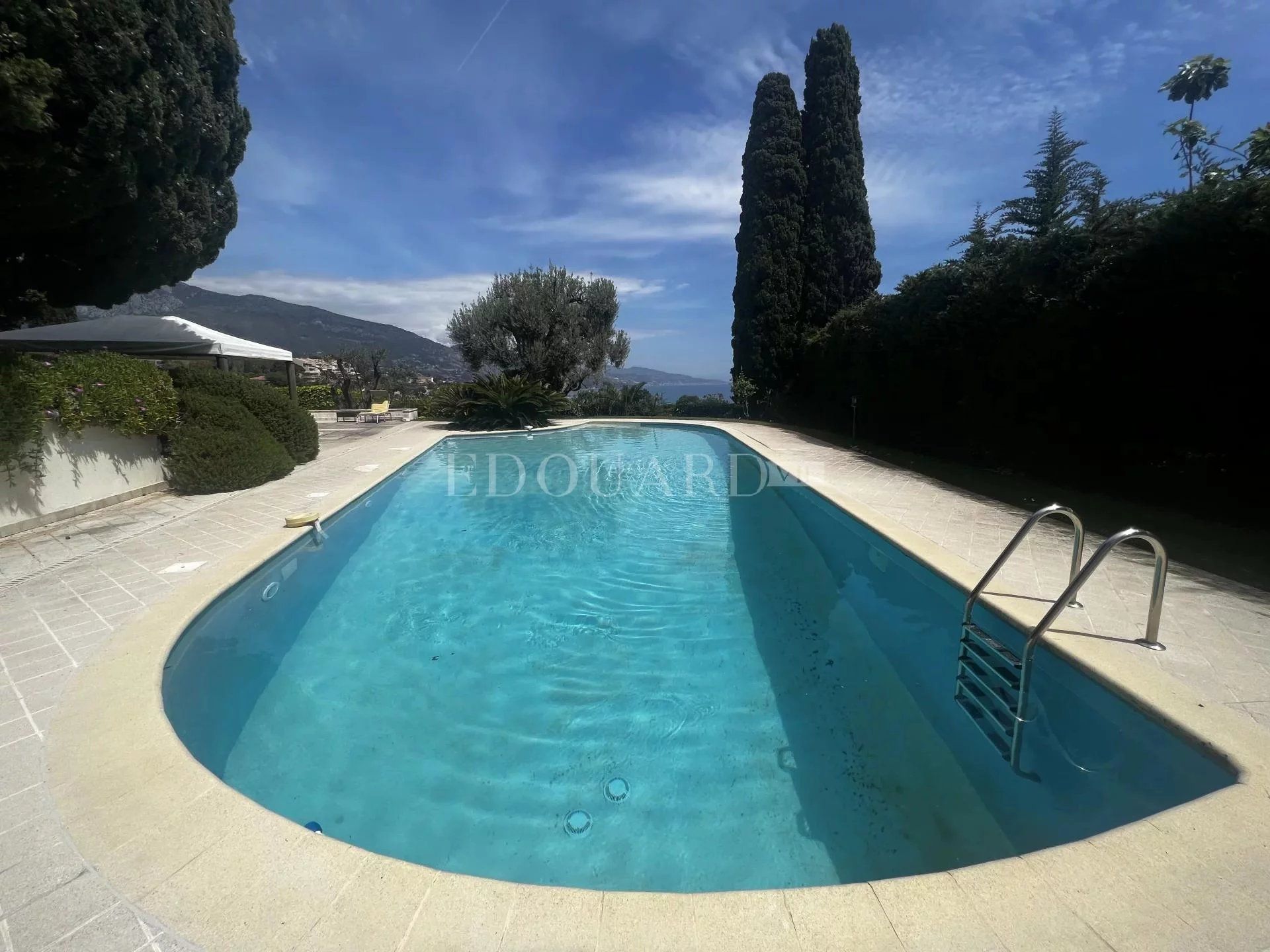 Condominium in Roquebrune-Cap-Martin, Alpes-Maritimes 11700840