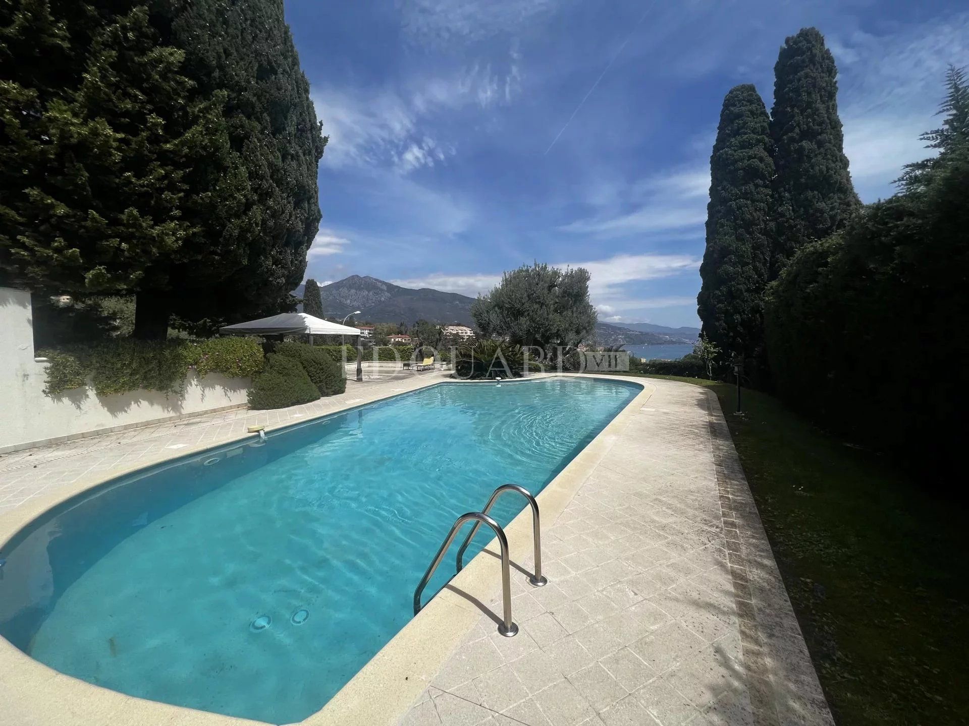 Condominium in Roquebrune-Cap-Martin, Alpes-Maritimes 11700840