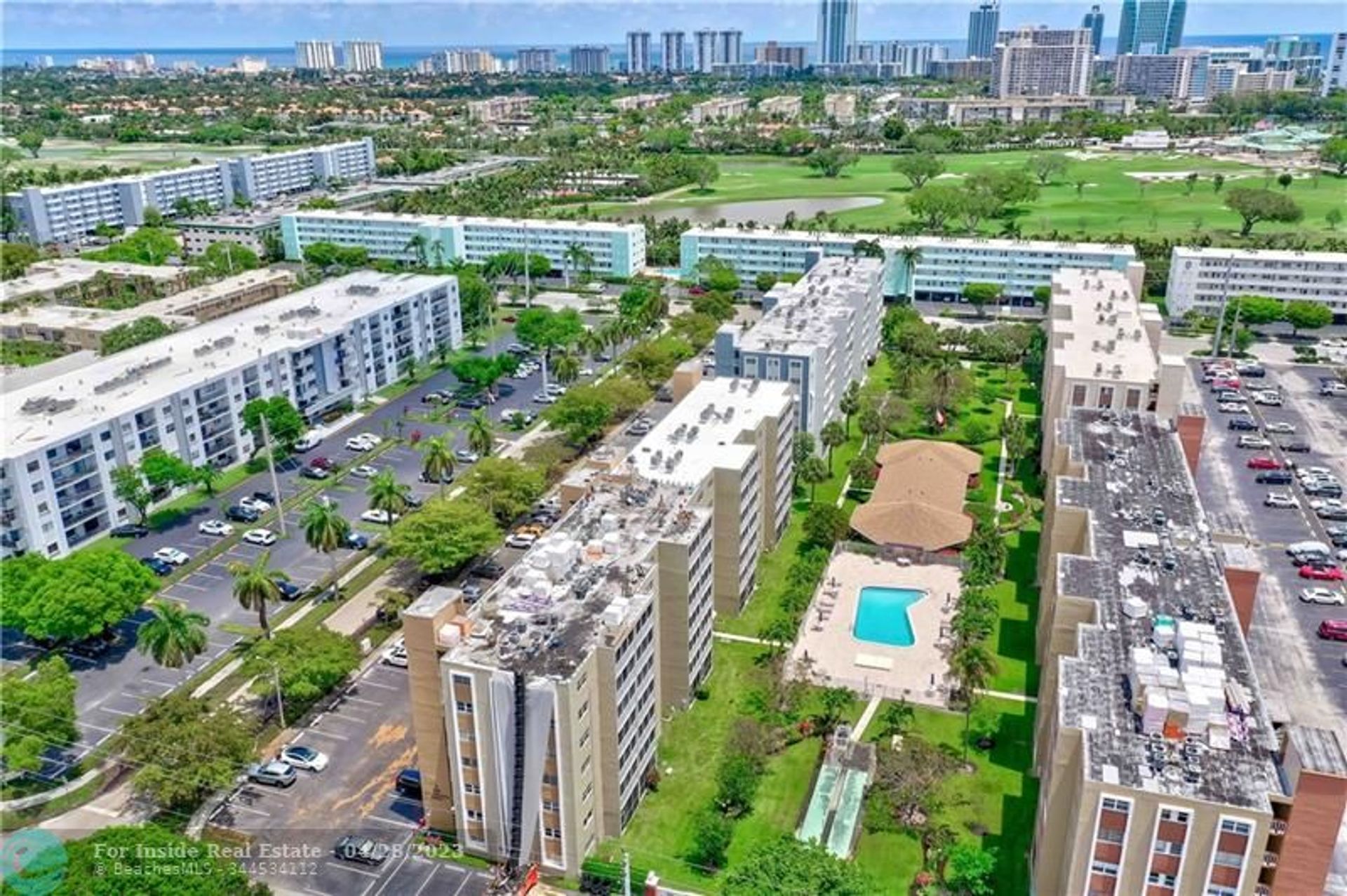 Condominio nel Hallandale Beach, Florida 11701452