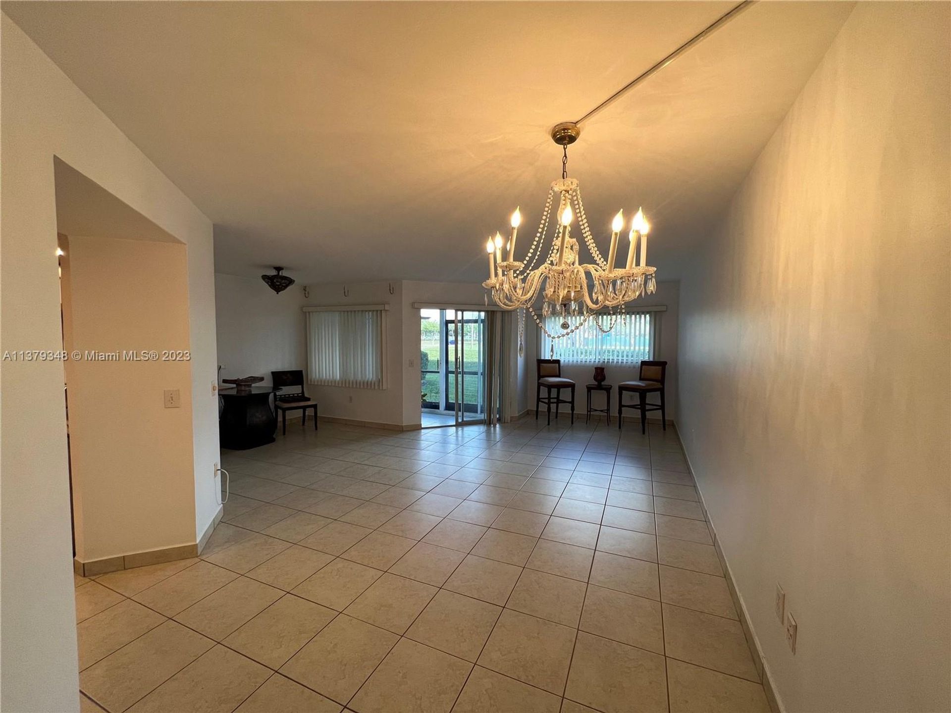 House in Pembroke Pines, Florida 11702122