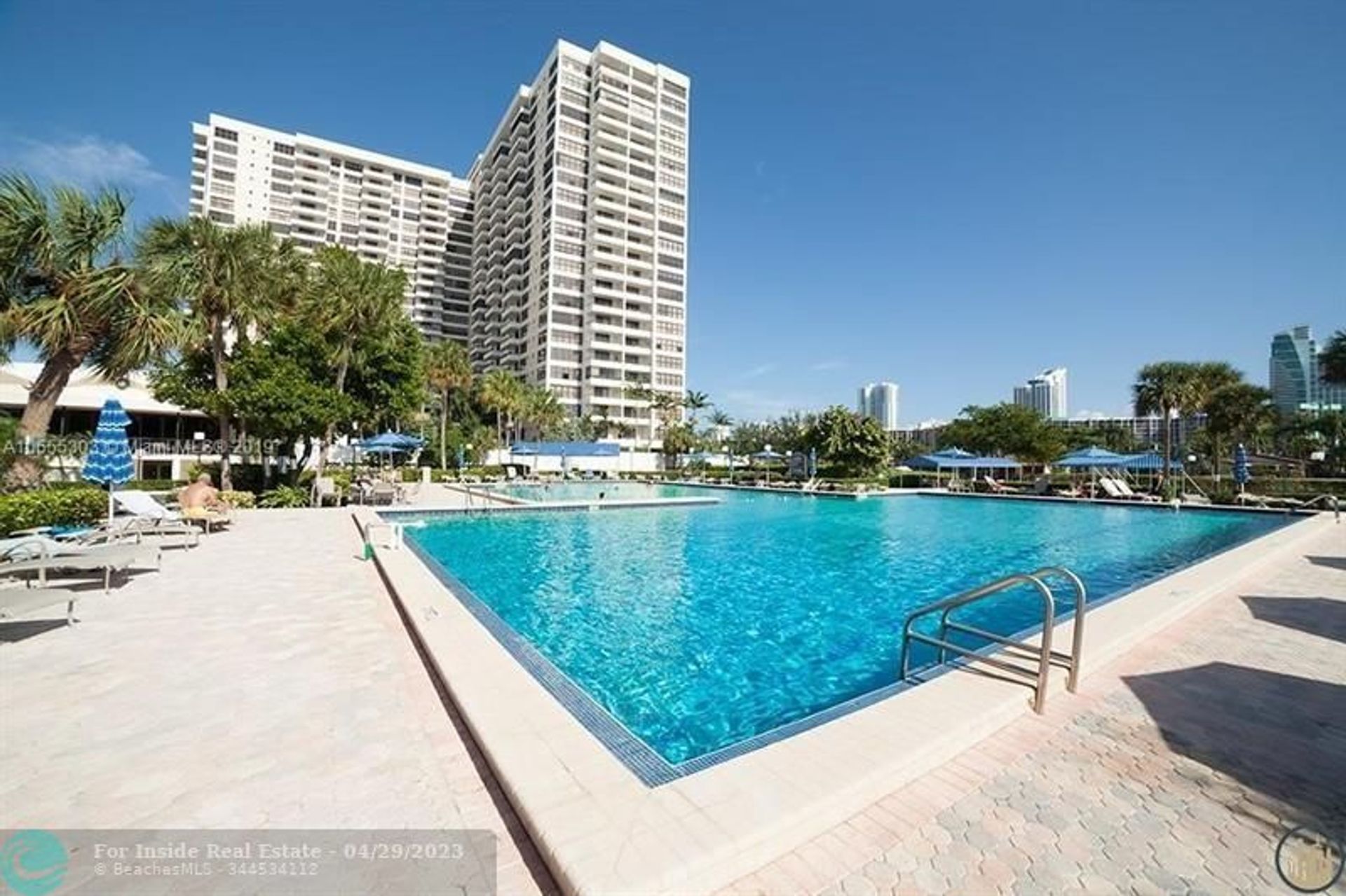 房子 在 Hallandale Beach, Florida 11702123