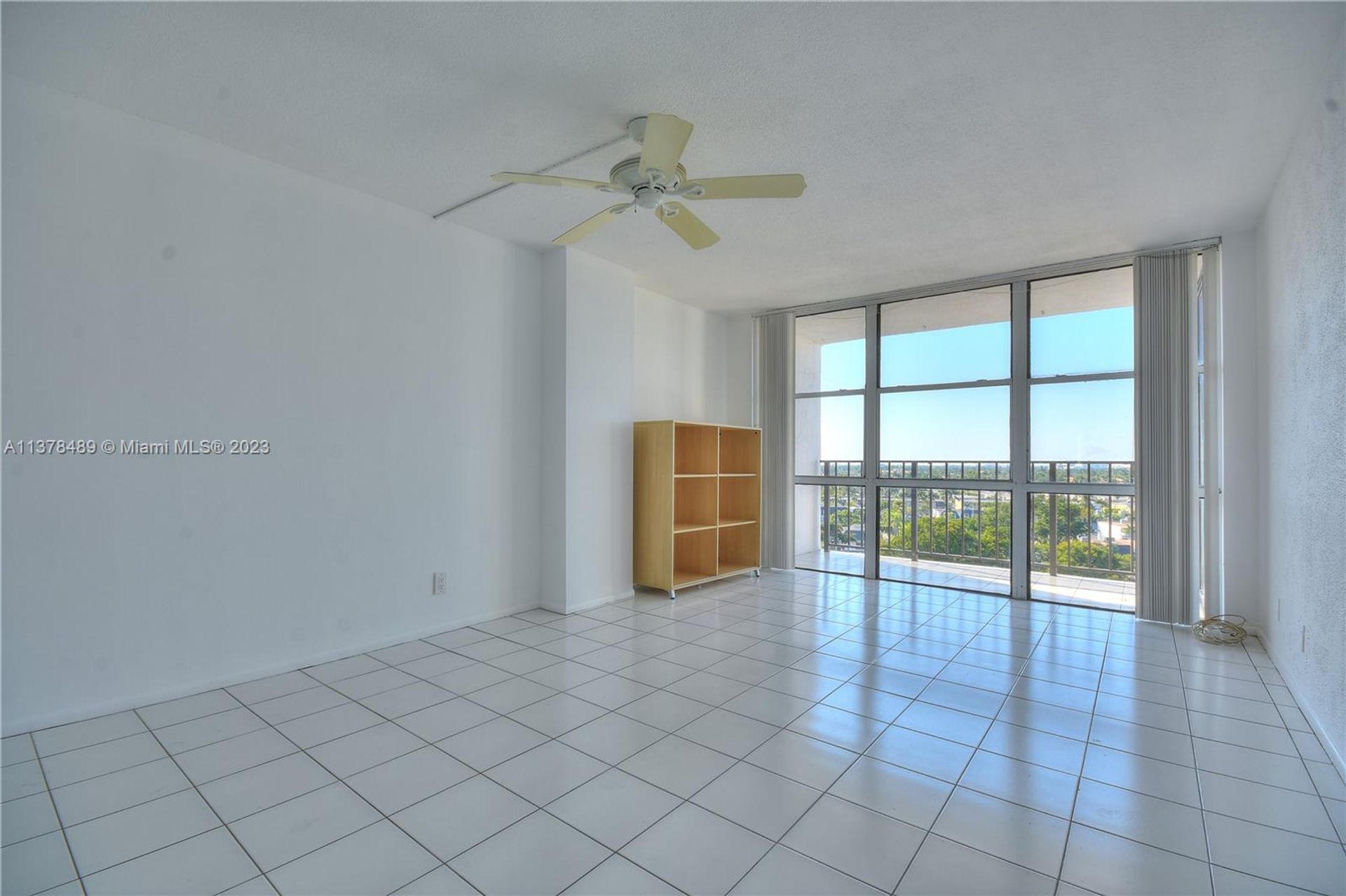 公寓 在 Hallandale Beach, Florida 11702998