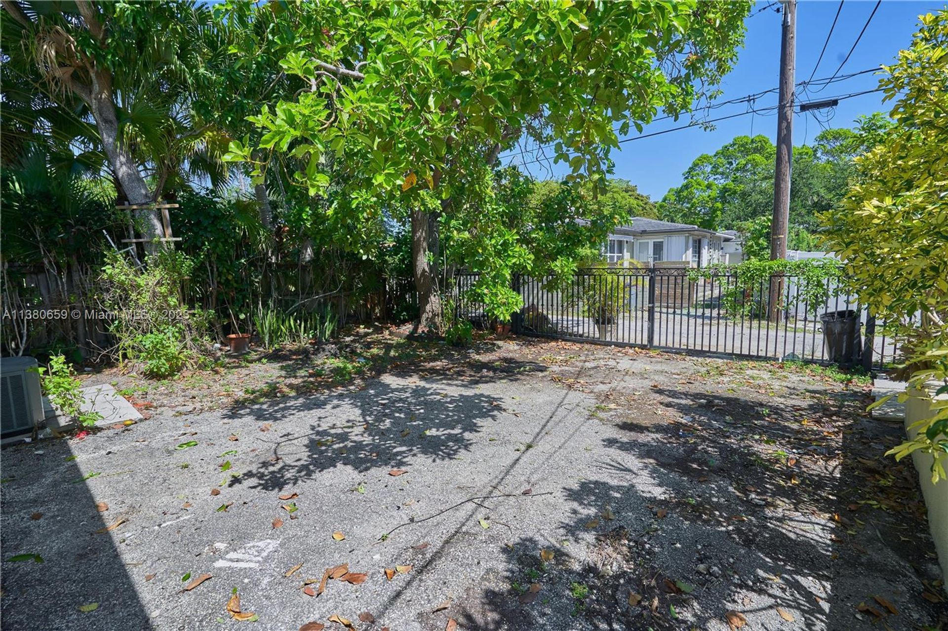 Dom w Miami Shores, Florida 11704468