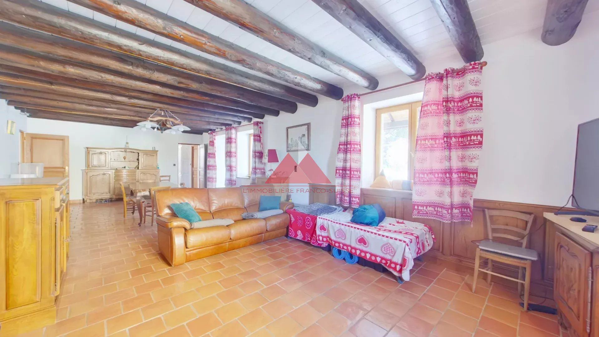 Hus i Saint-Laurent-du-Jura, Bourgogne-Franche-Comte 11704526