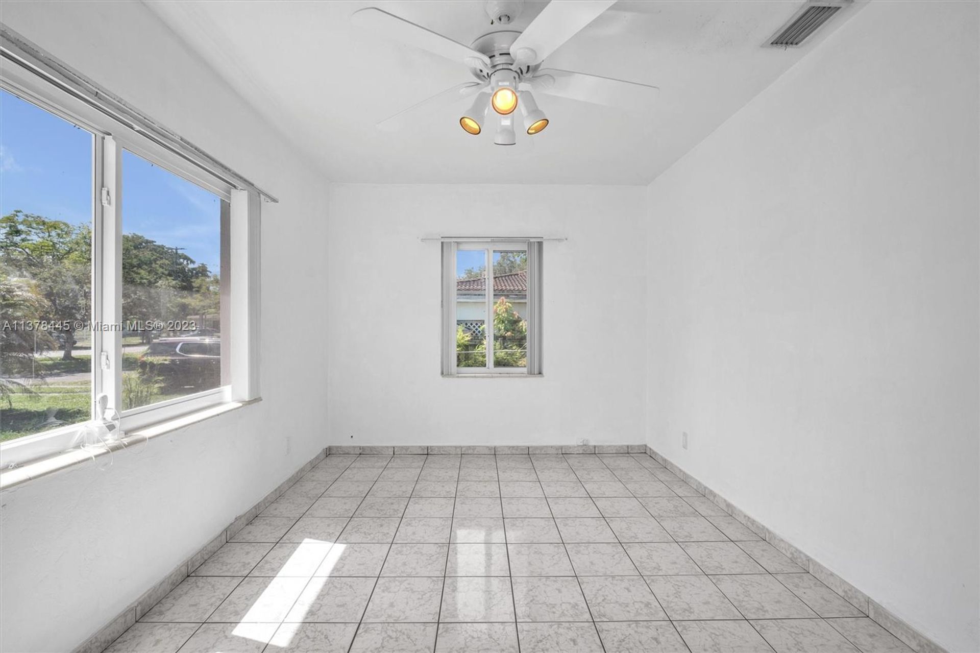 House in Miami, Florida 11705872