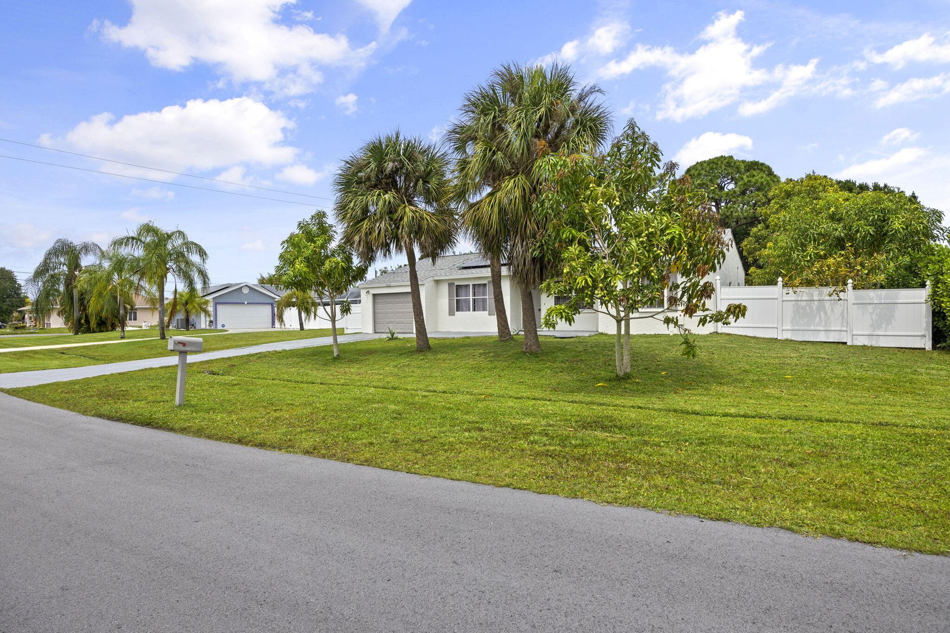 House in Port St. Lucie, Florida 11705904