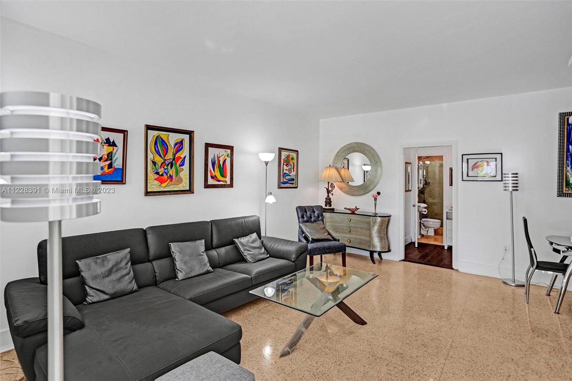 Residential in Miami Beach, Florida 11707508