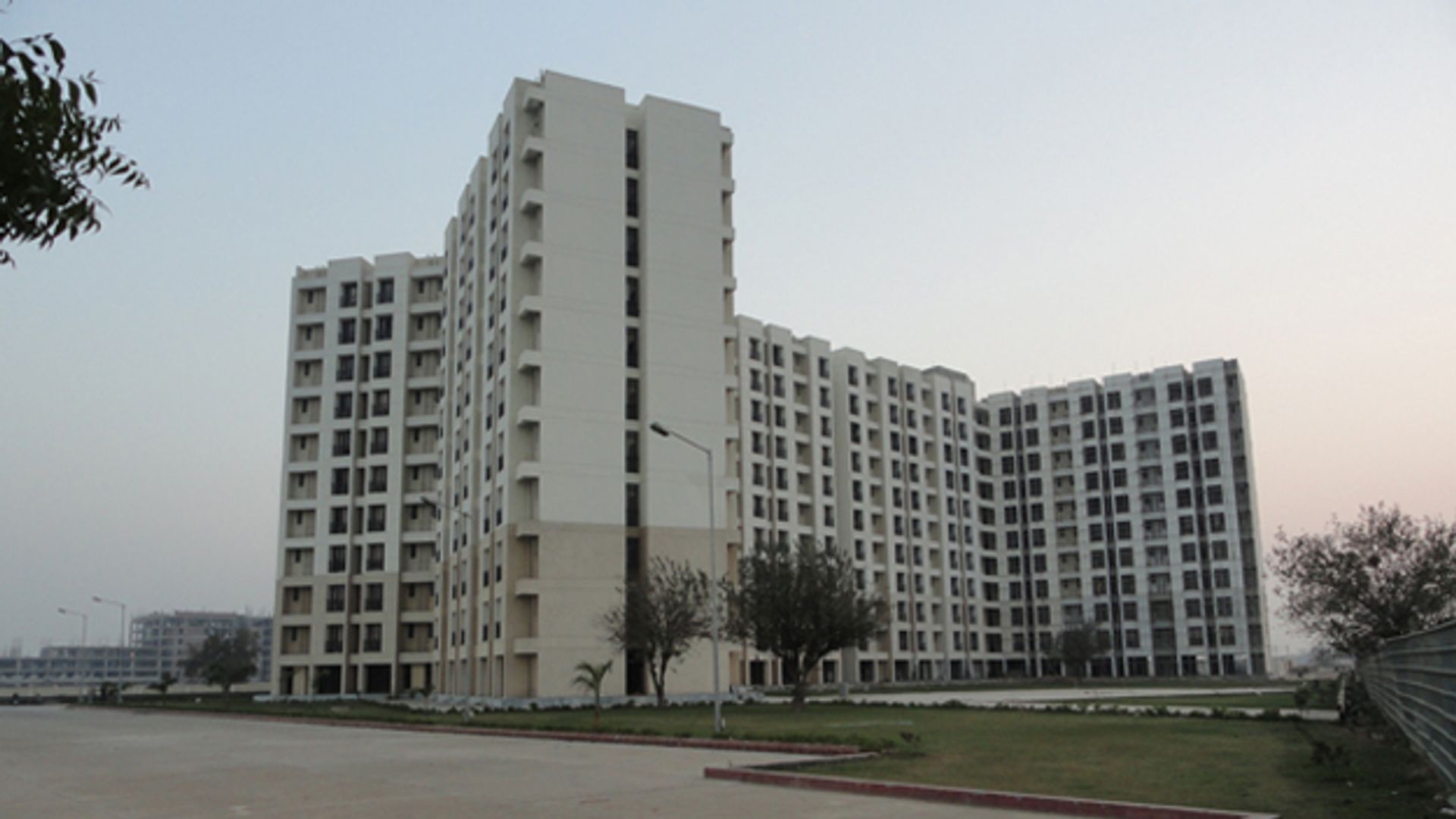 住宅 在 Ghaziabad, Greater Noida West Road 11707812