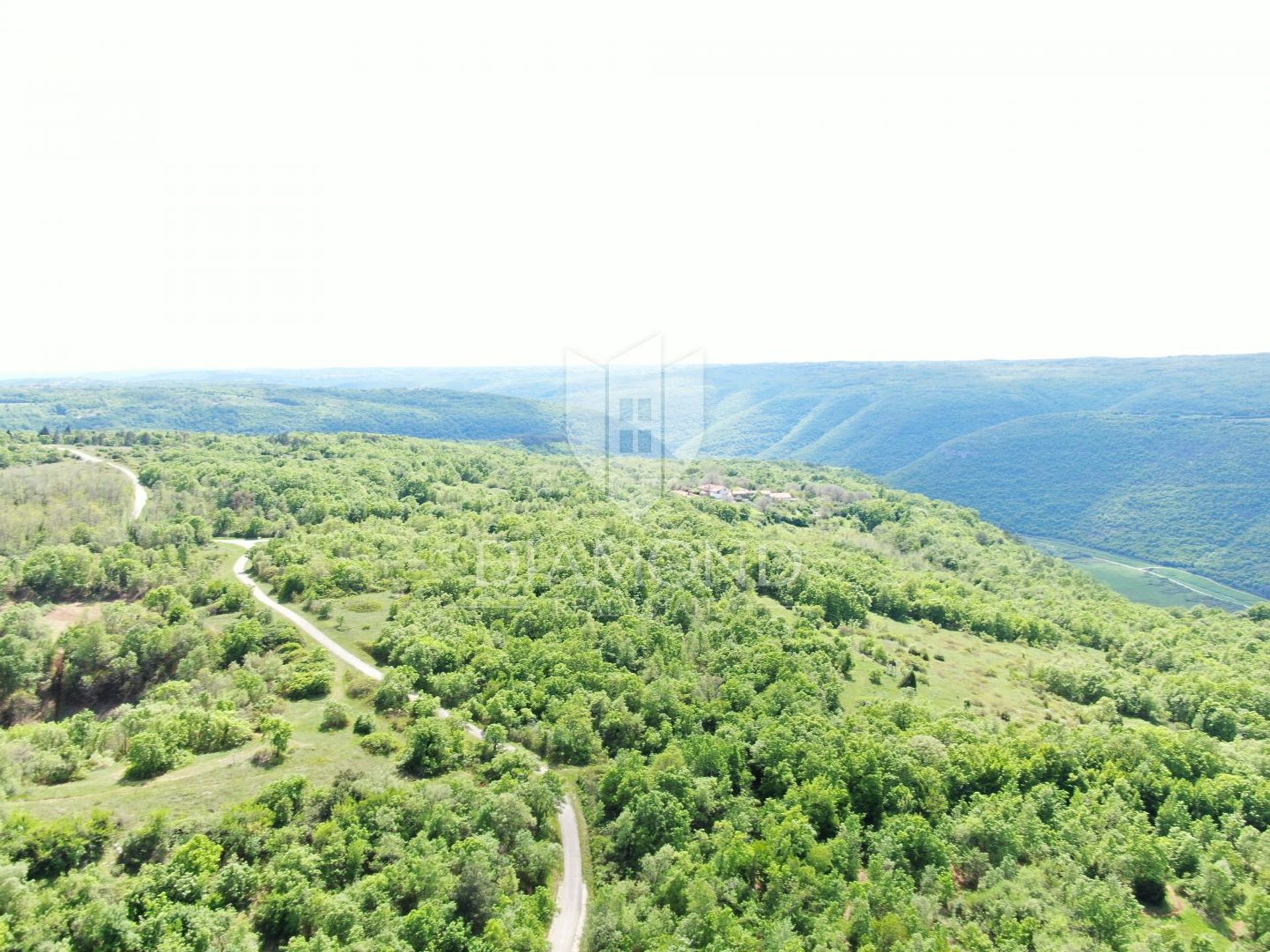 Maa sisään Labin, Istria County 11708241