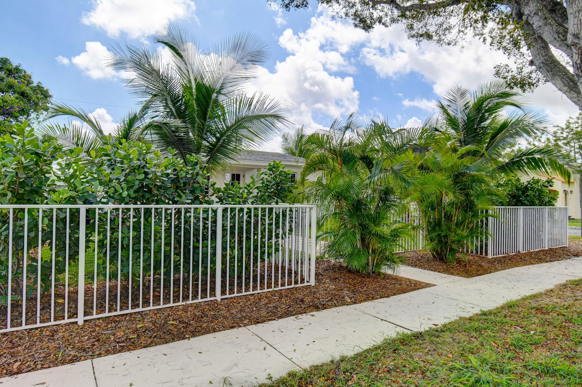 House in Cloud Lake, Florida 11708443