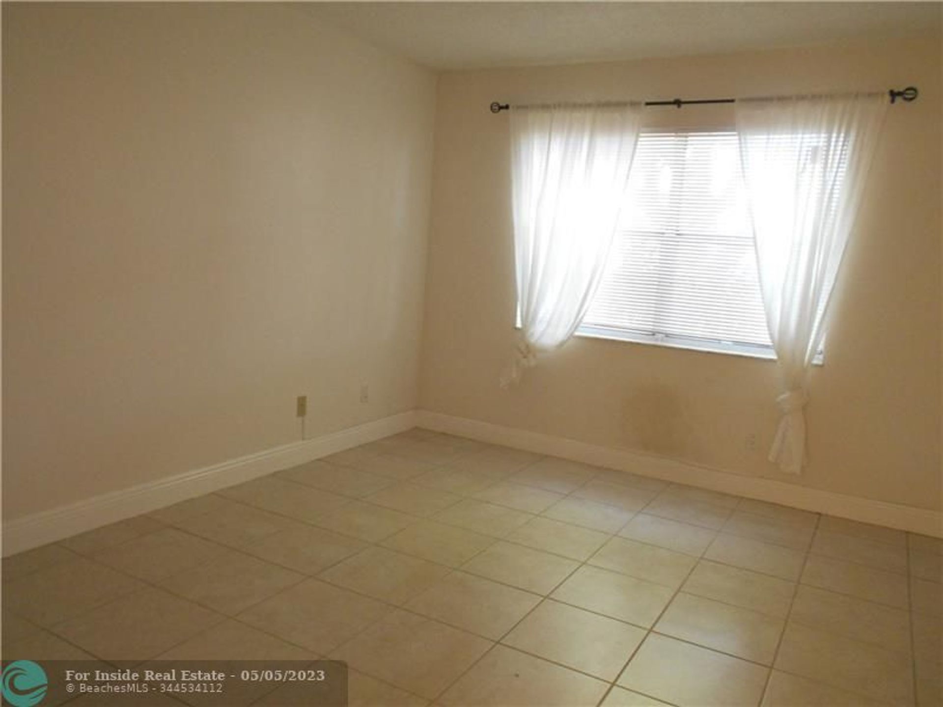 House in Pembroke Pines, Florida 11708471