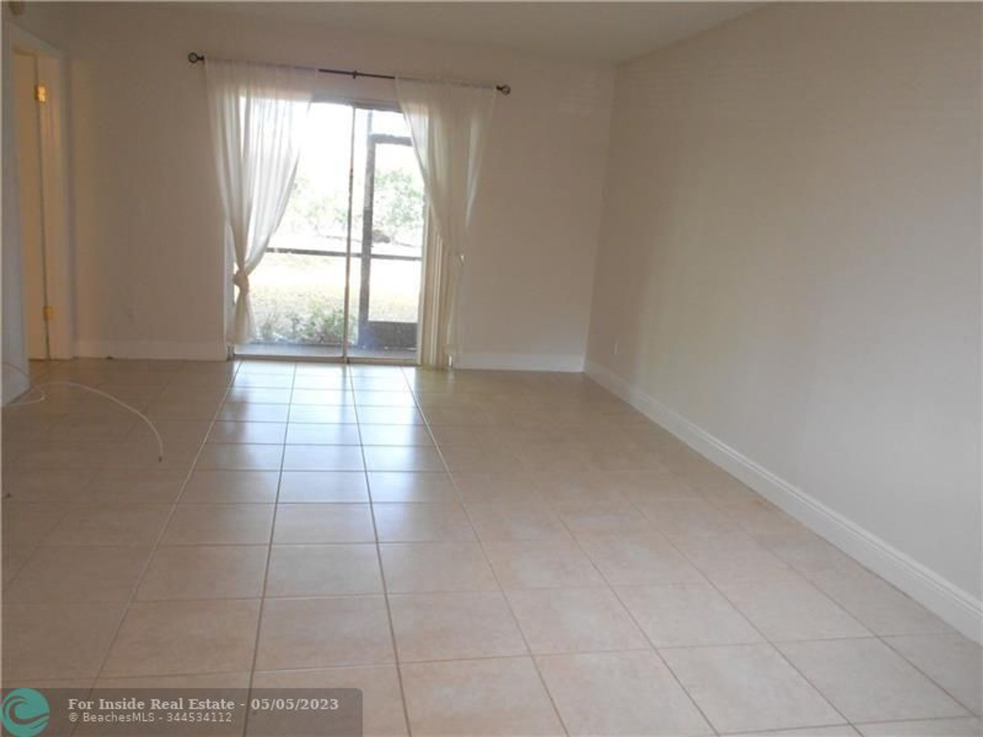 Rumah di Pembroke Pines, Florida 11708471