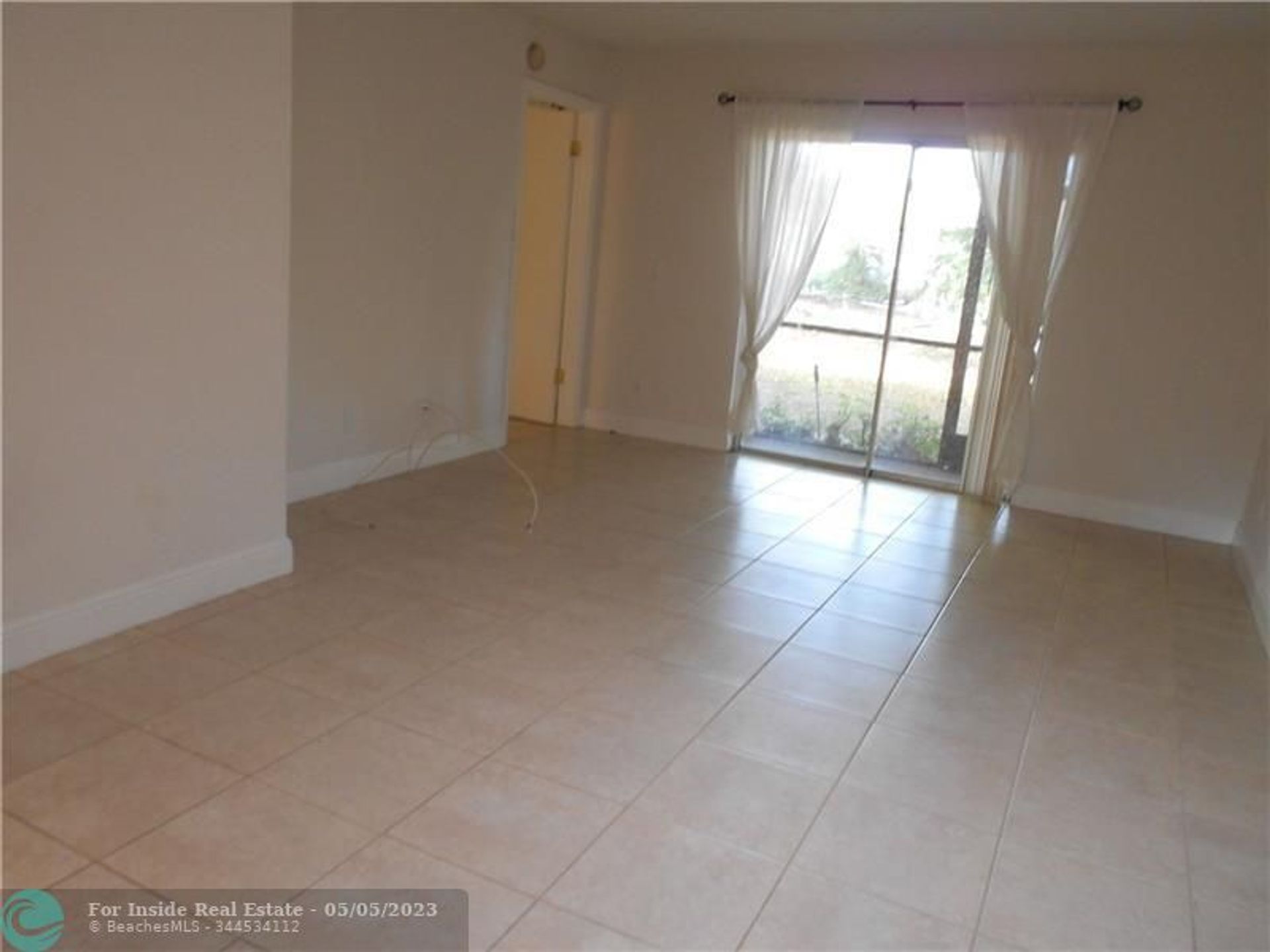 rumah dalam Pembroke Pines, Florida 11708471