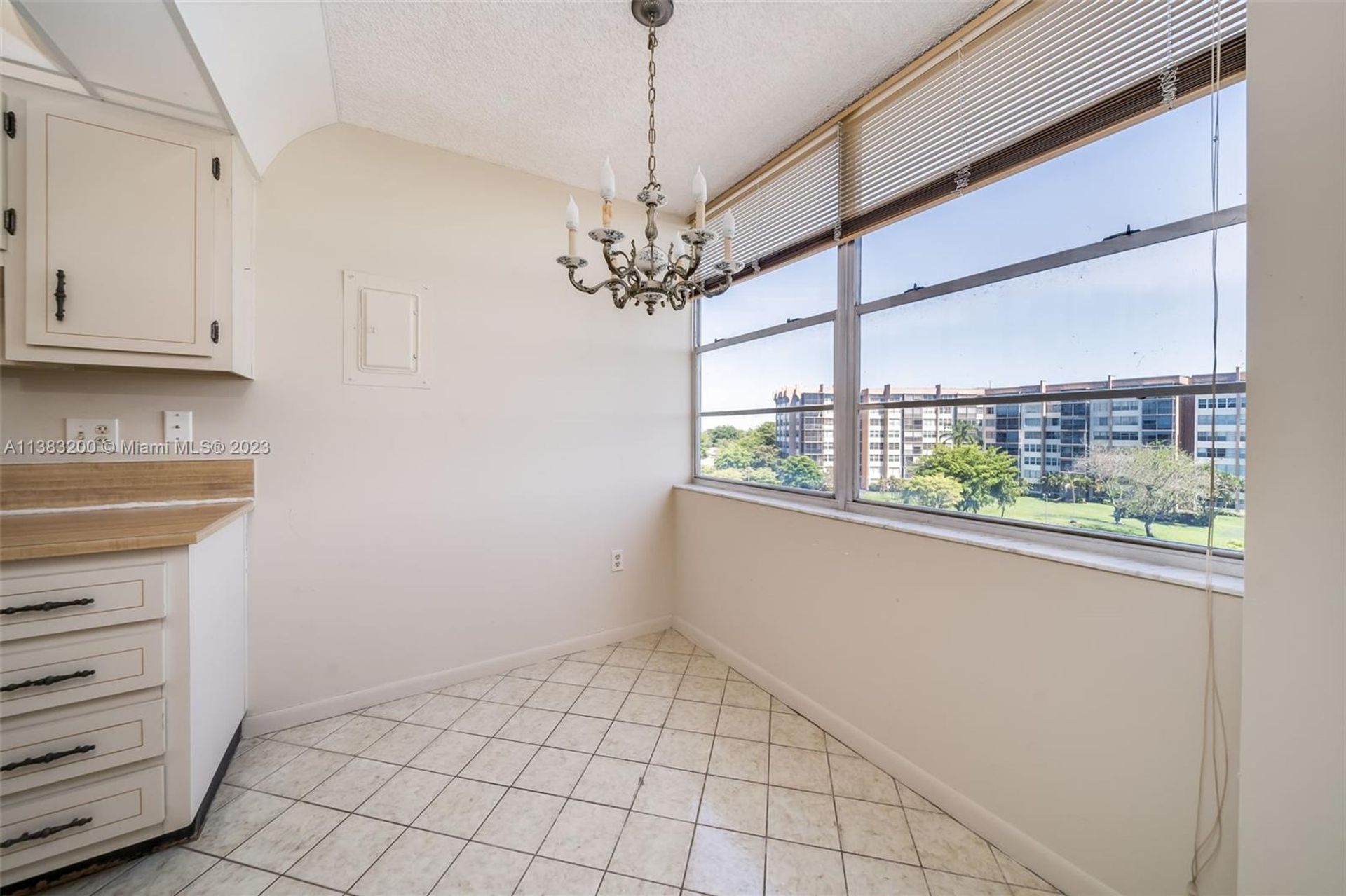 Condominium in Pembroke Pines, Florida 11710277