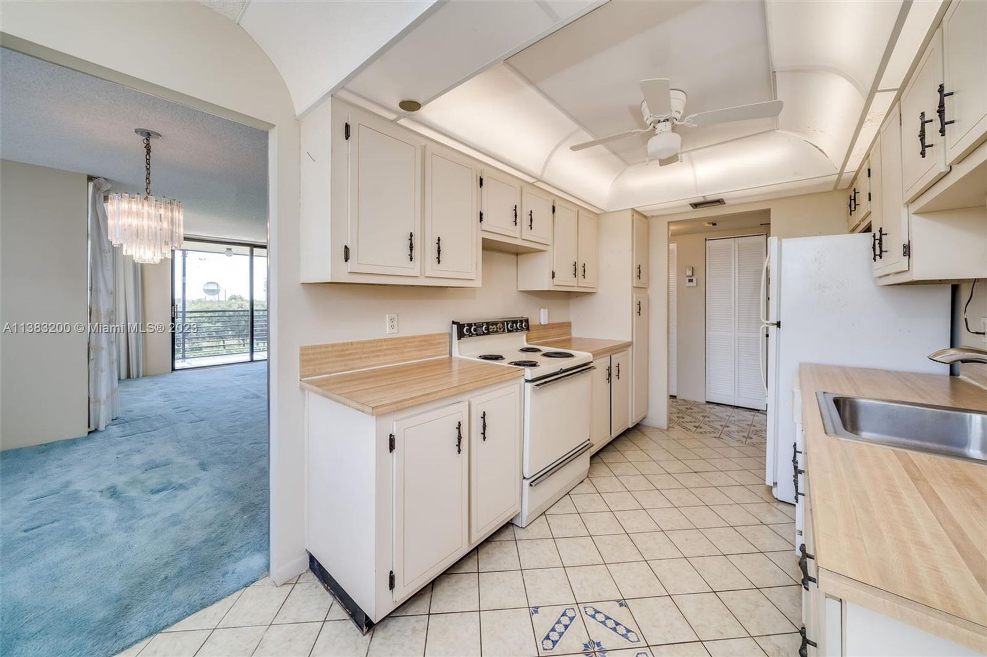 Condominium in Pembroke Pines, Florida 11710277