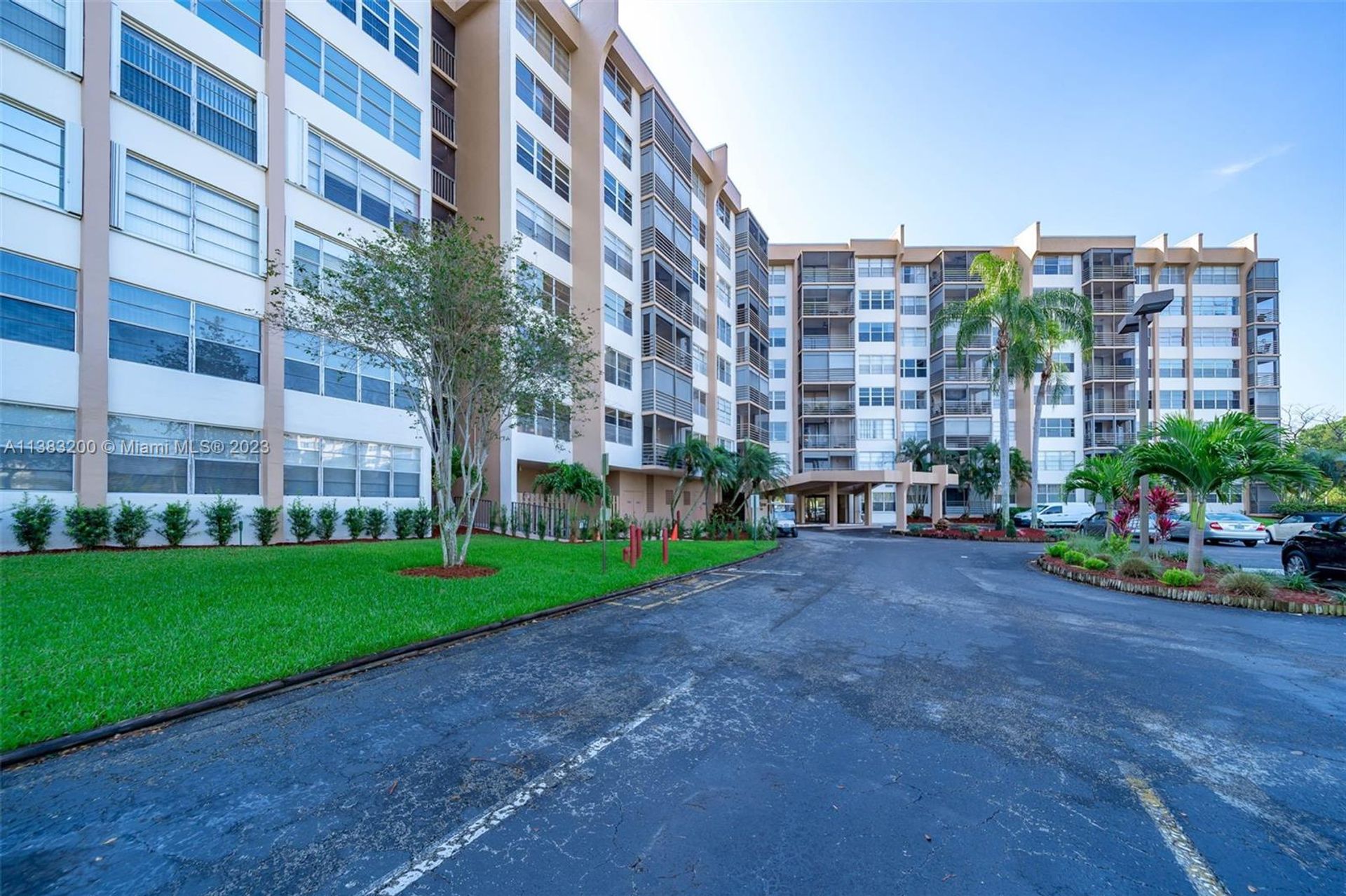 Condominium in Pembroke Pines, Florida 11710277