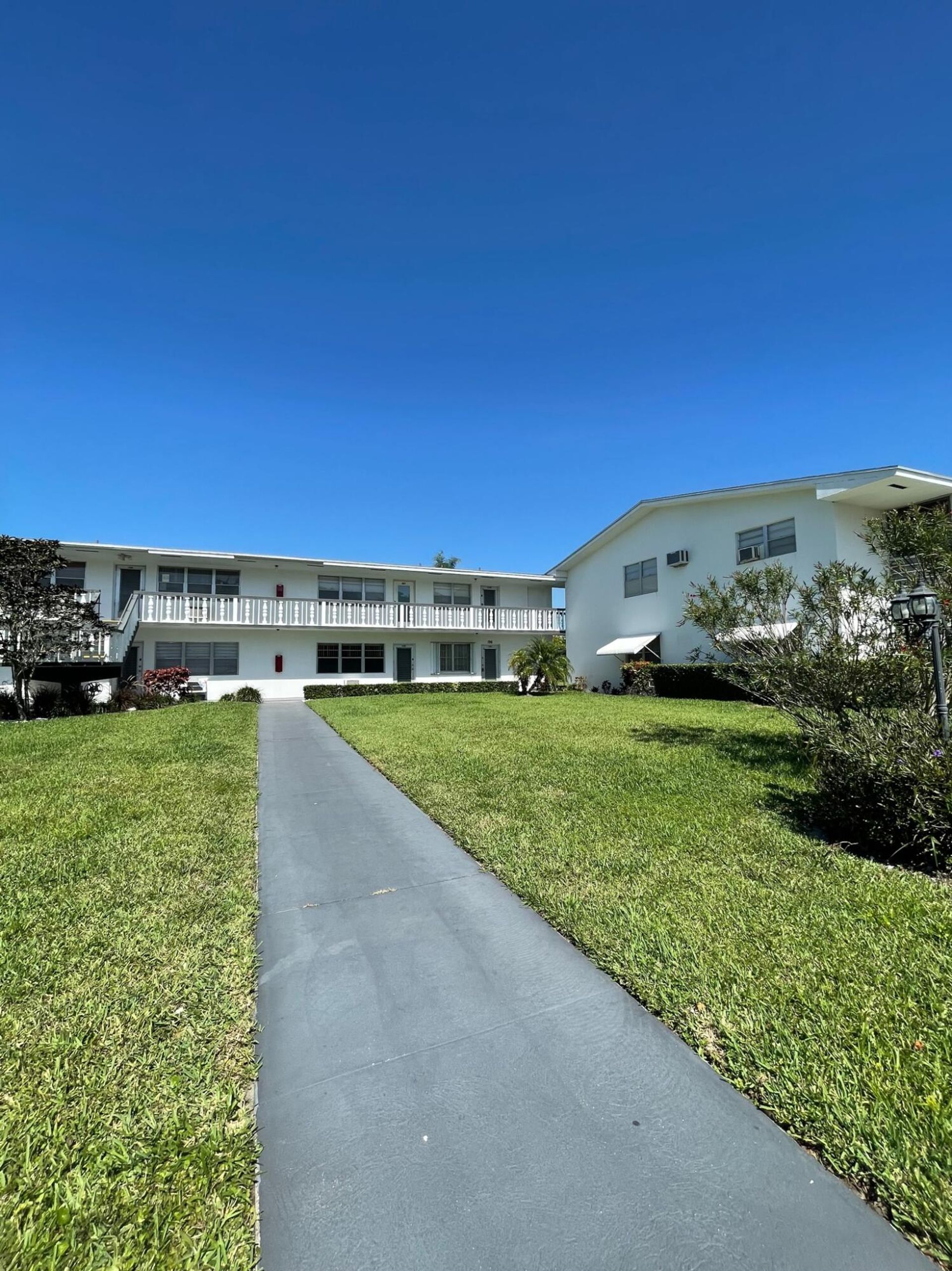 Condominium in Century Village, Florida 11710845