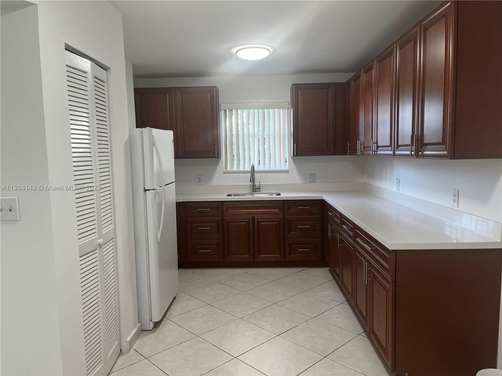 Rumah di West Miami, Florida 11711745