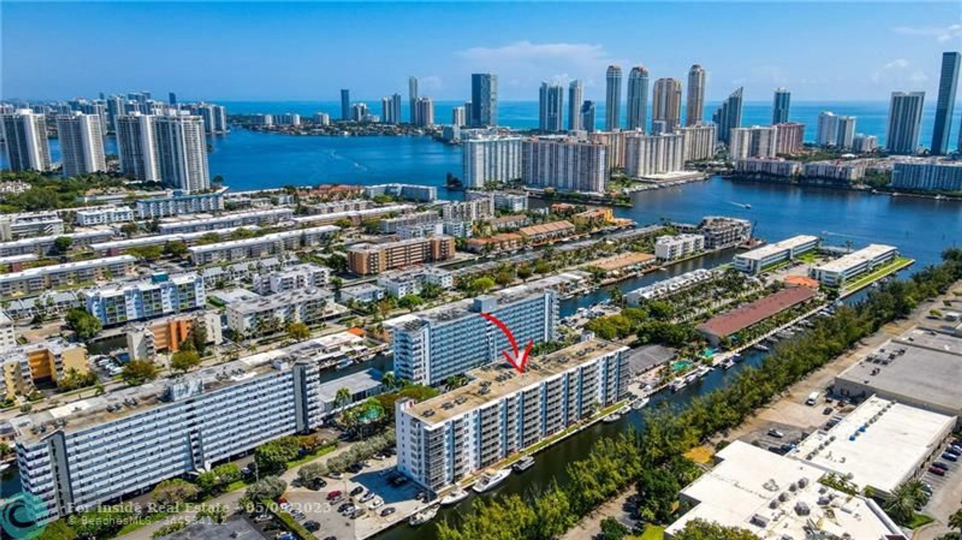 Osakehuoneisto sisään Sunny Isles Beach, Florida 11711759