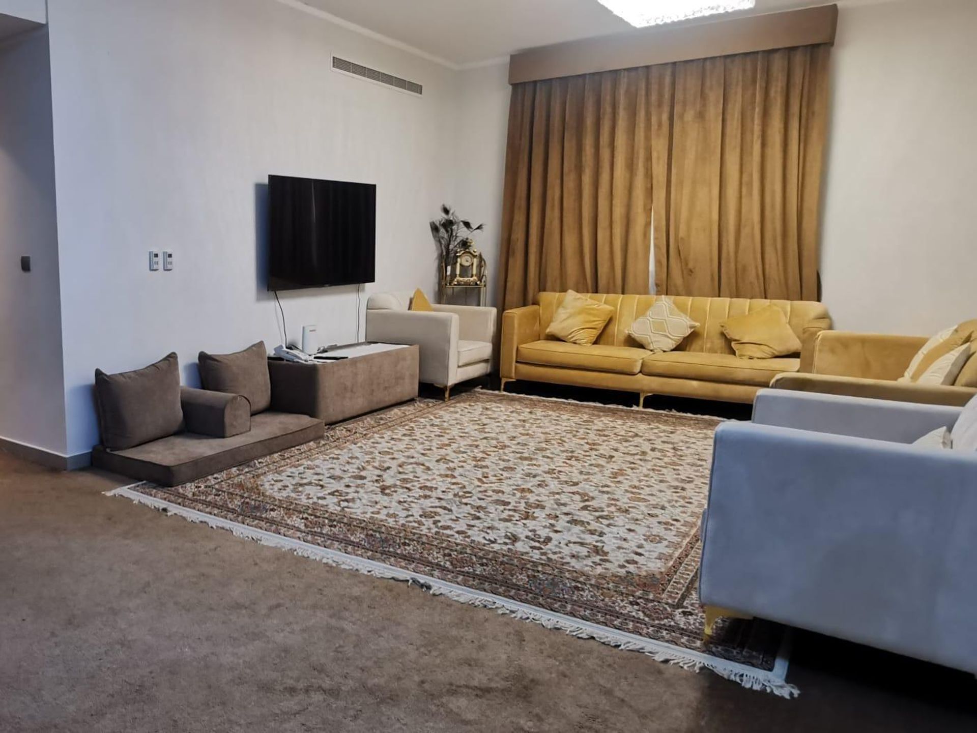 Condominium in Al Khisah, Az Za'ayin 11712000