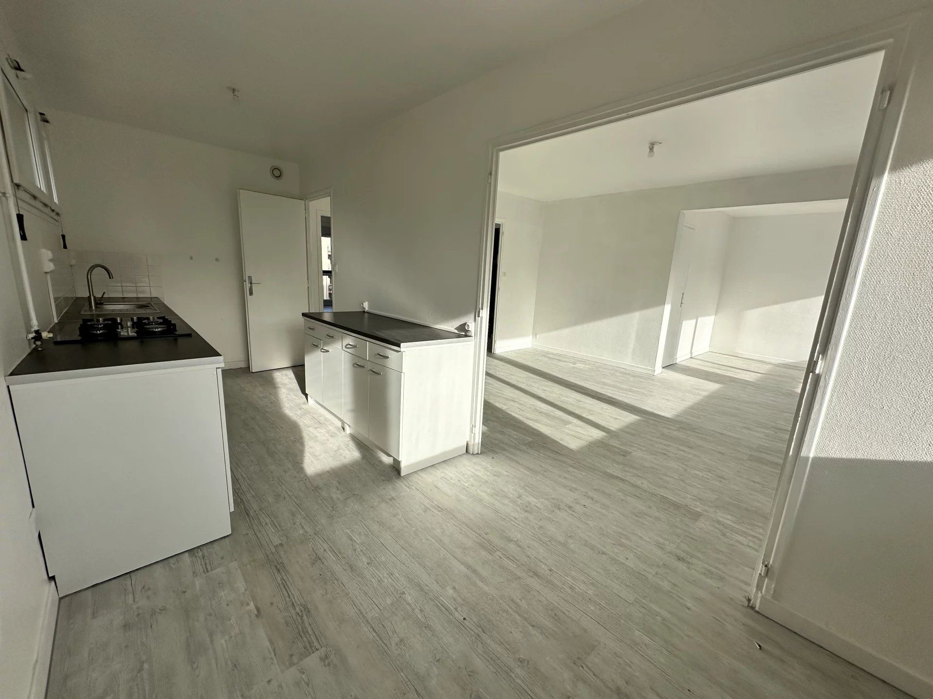 Condominium dans Bourgoin Jallieu, Auvergne-Rhône-Alpes 11713043