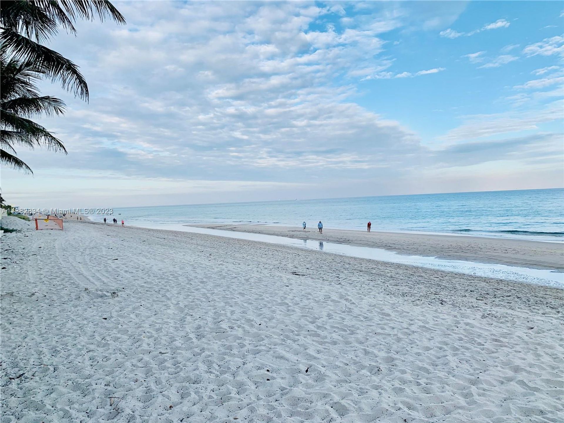 жилой дом в Hollywood, Florida 11713076