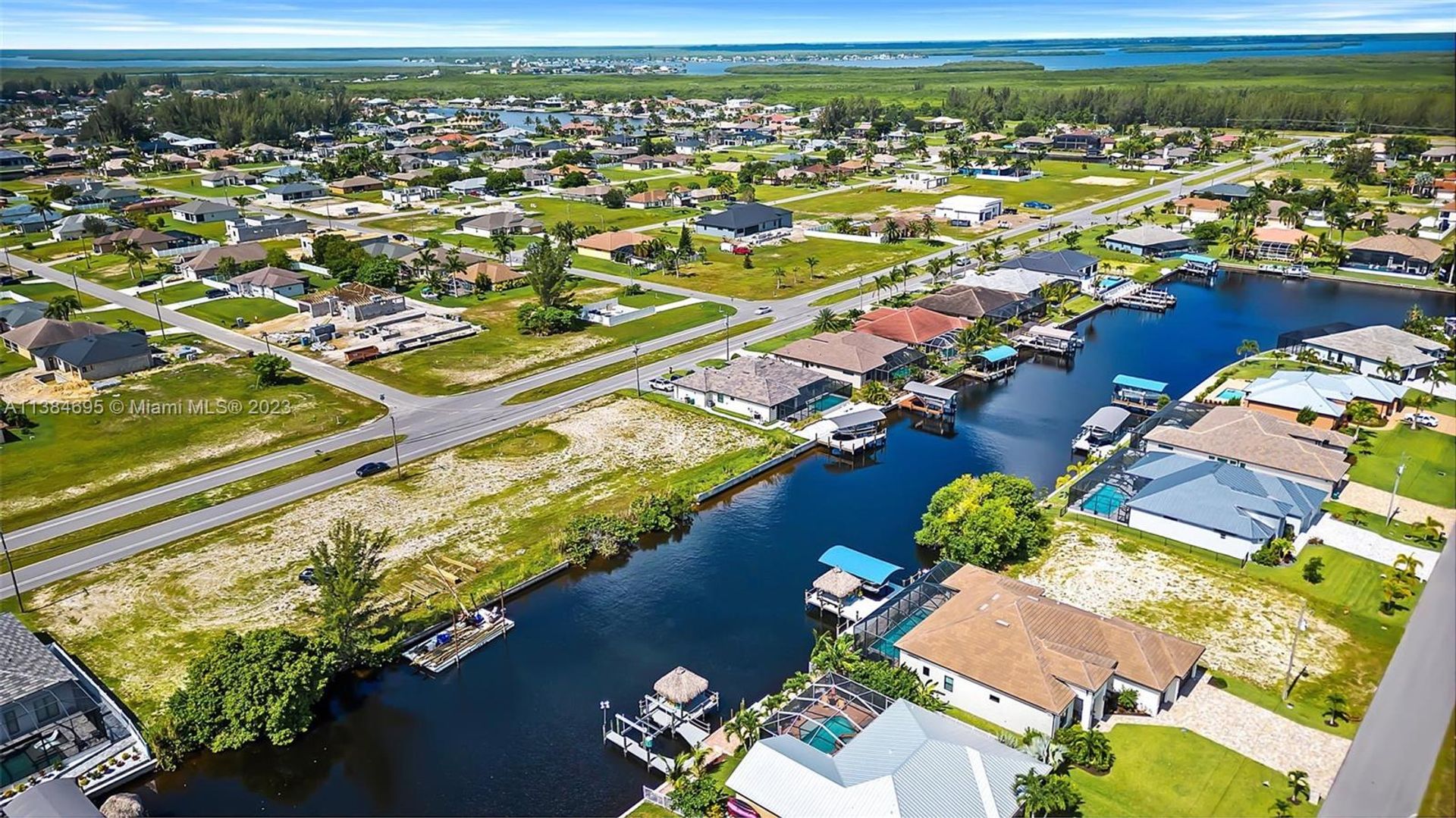 Земля в Cape Coral, Florida 11713087