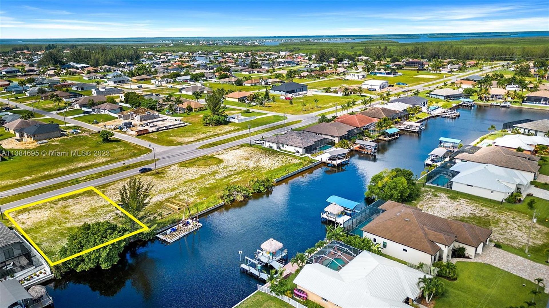 Земля в Cape Coral, Florida 11713087