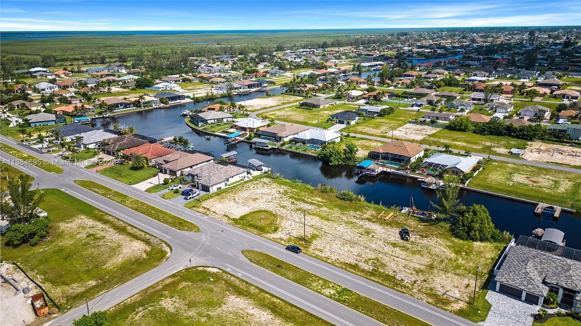 Земля в Cape Coral, Florida 11713087