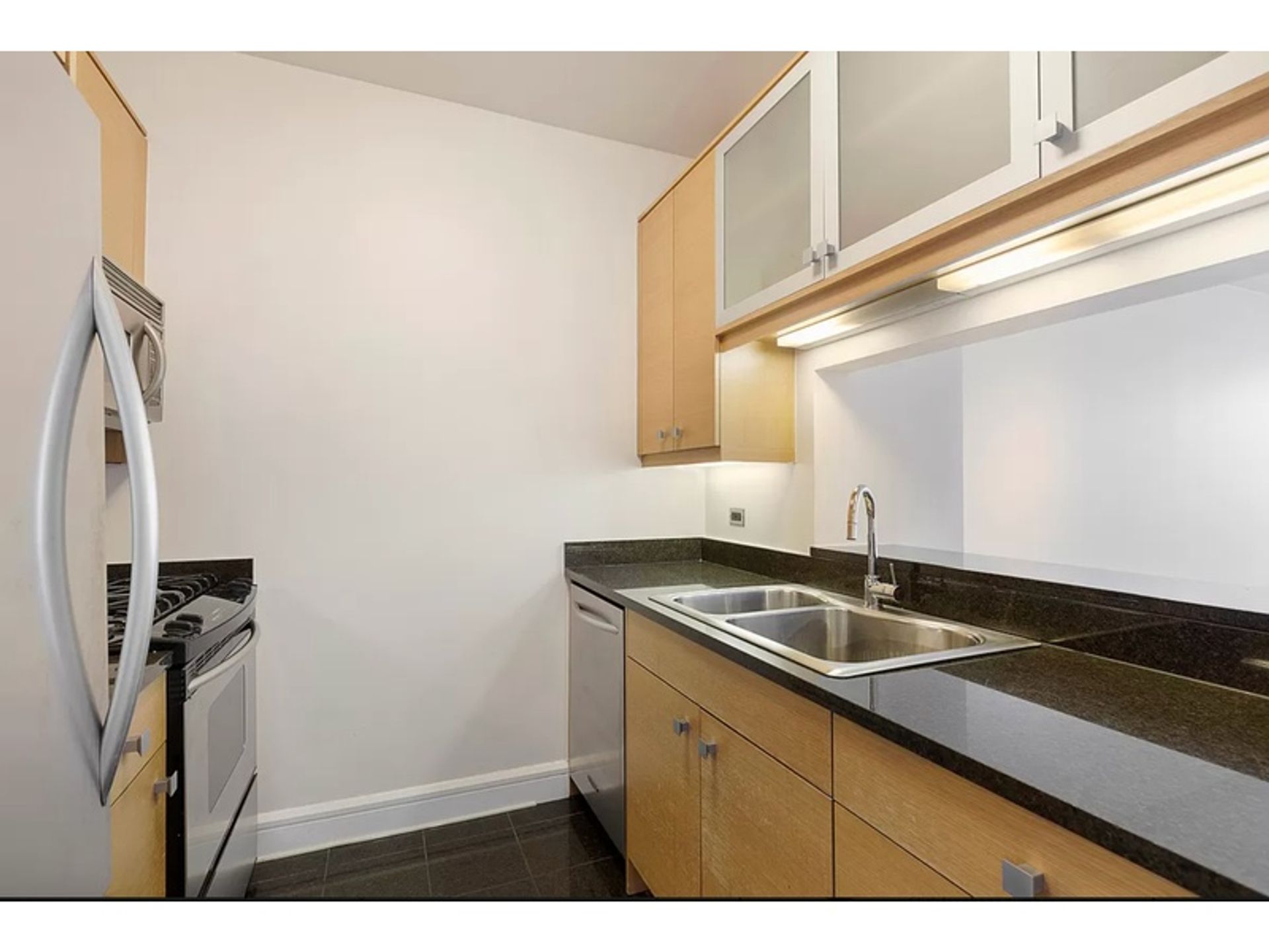 Condominium in West-New York, New Jersey 11713396