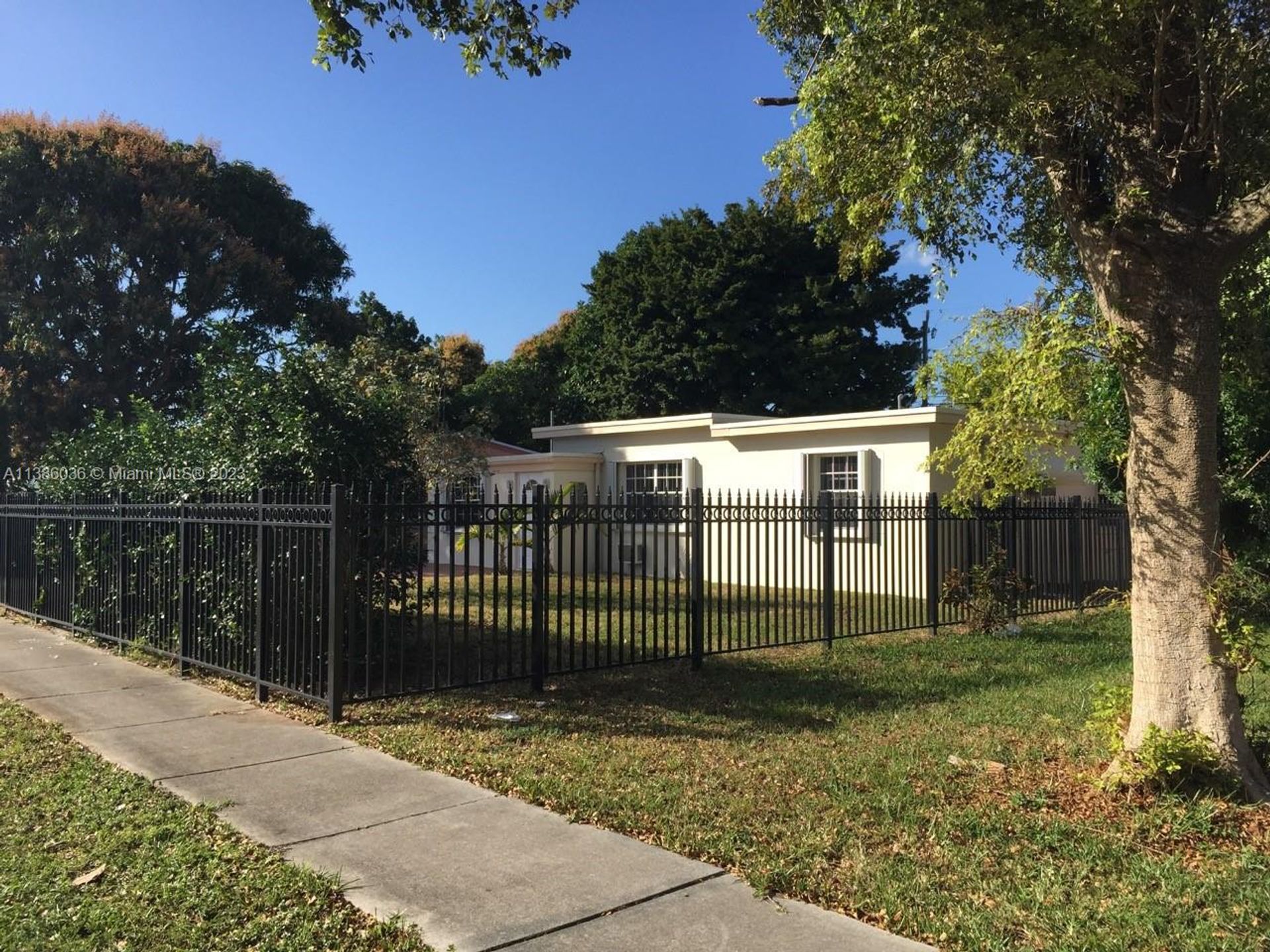 House in Biscayne Park, Florida 11715646