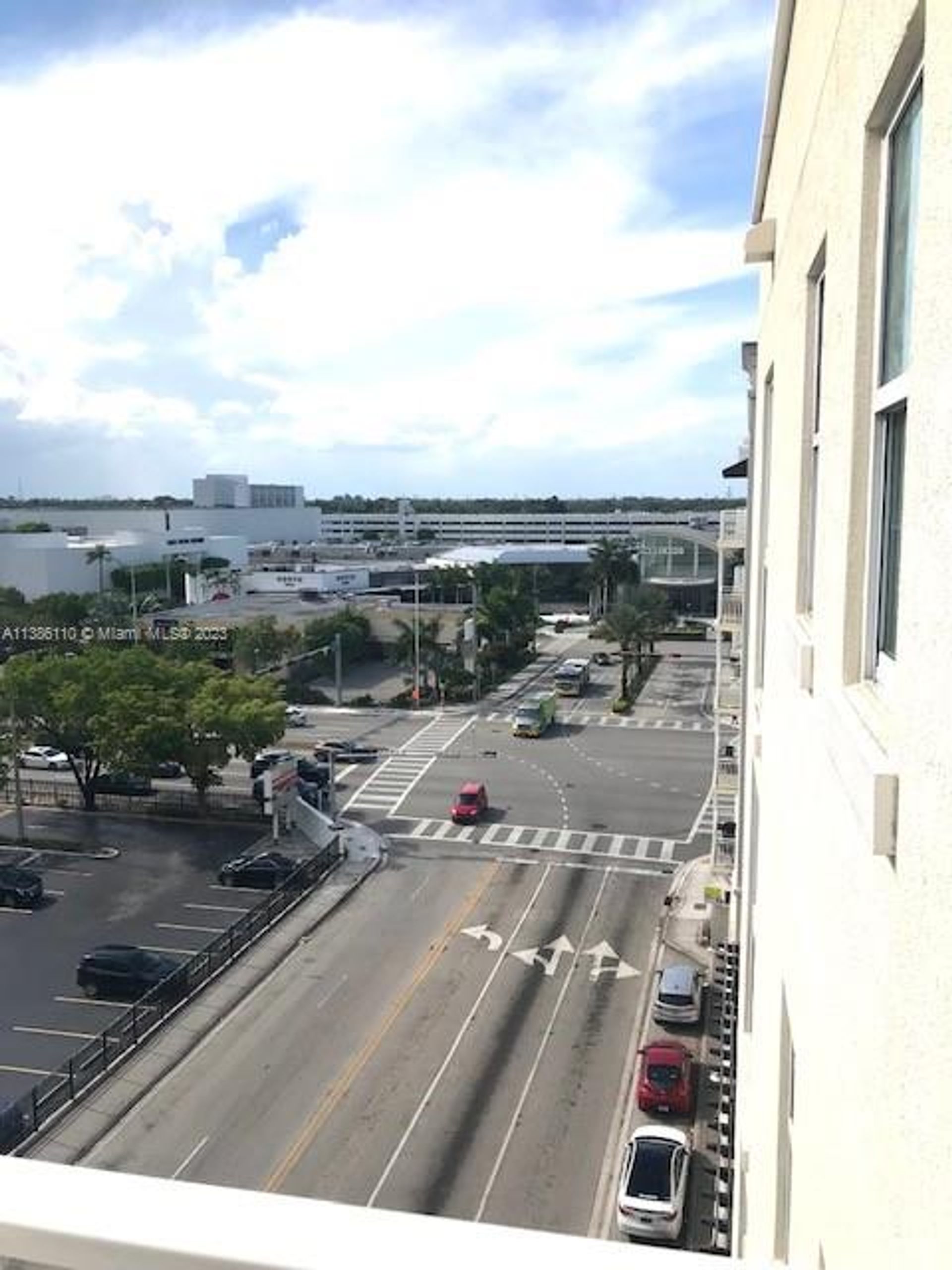 房子 在 Miami, Florida 11715657