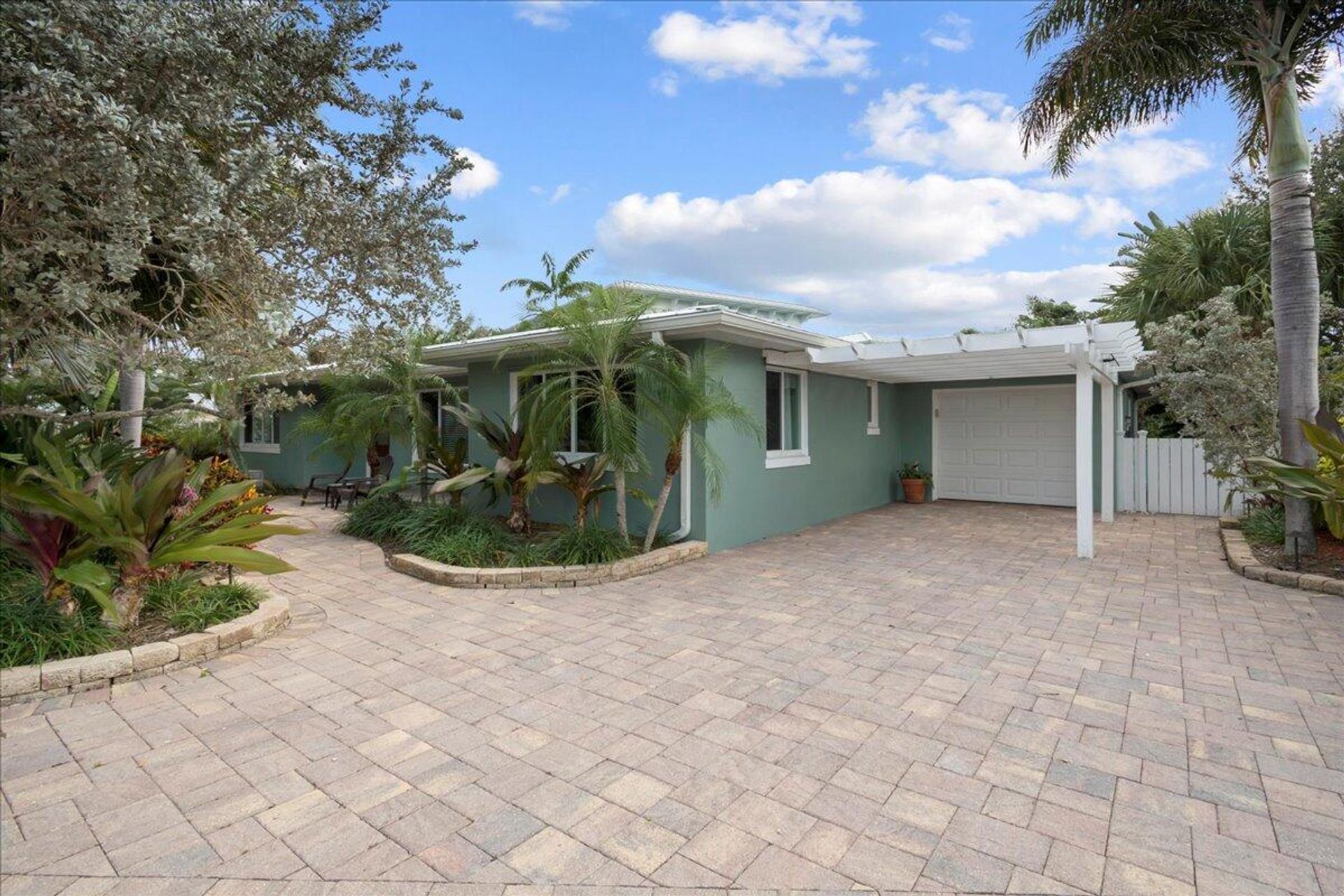 House in Juno Beach, Florida 11716798