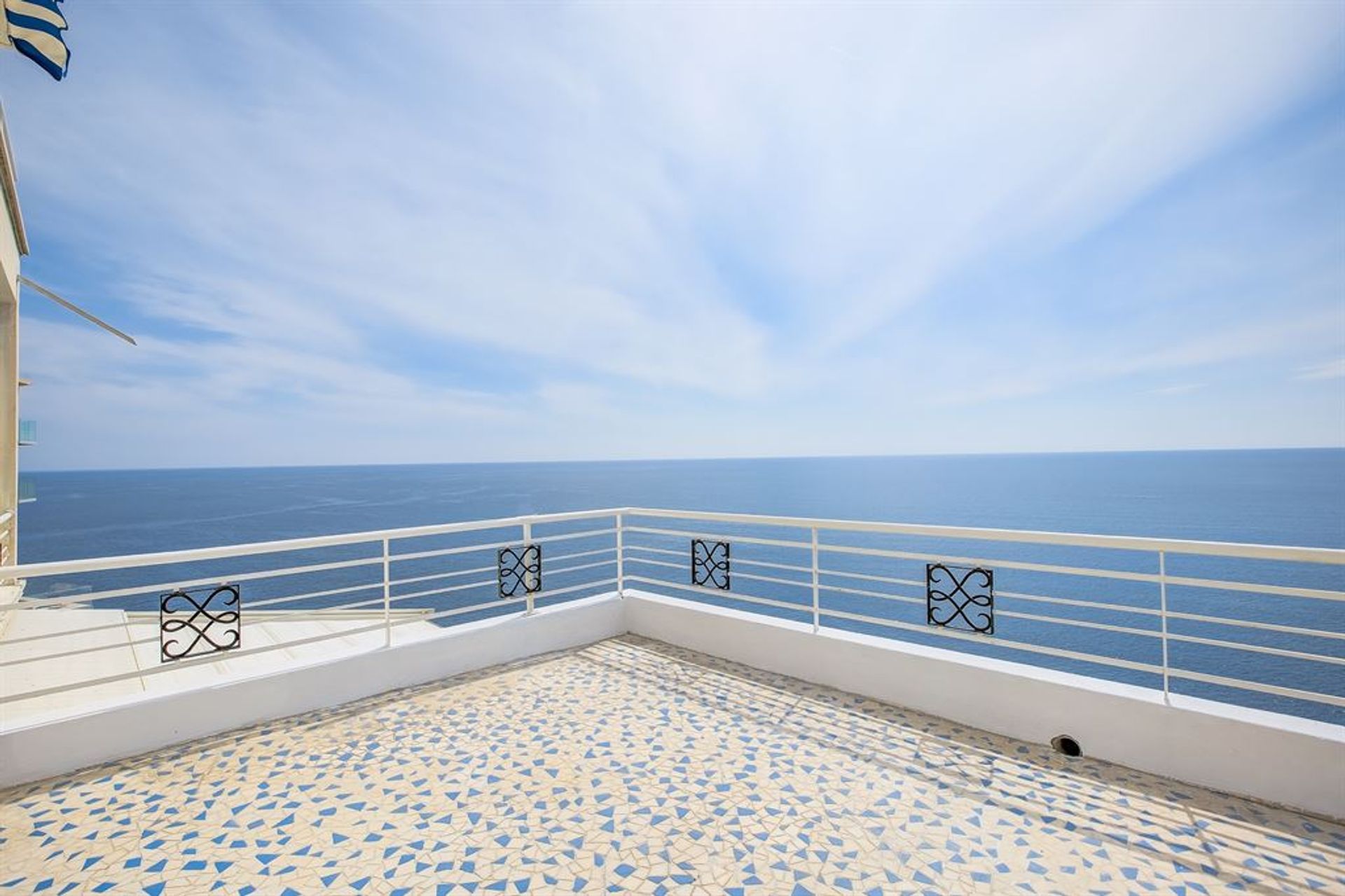 Condominium in Nice, Provence-Alpes-Cote d'Azur 11718652