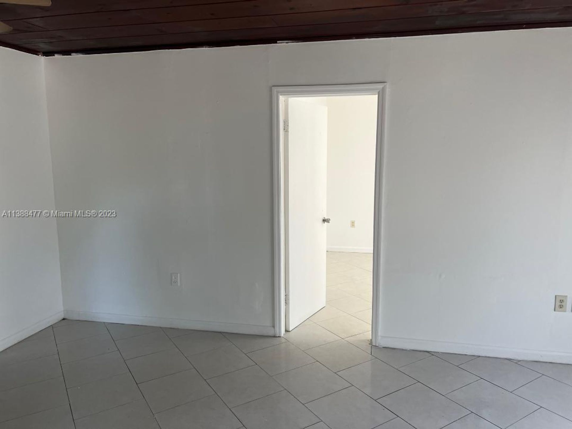 House in Hollywood, Florida 11720355