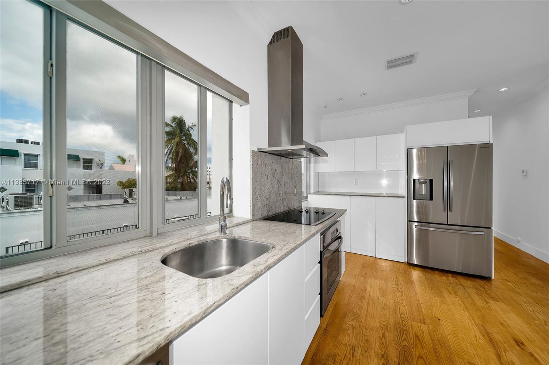 Residential in Miami Beach, Florida 11720362