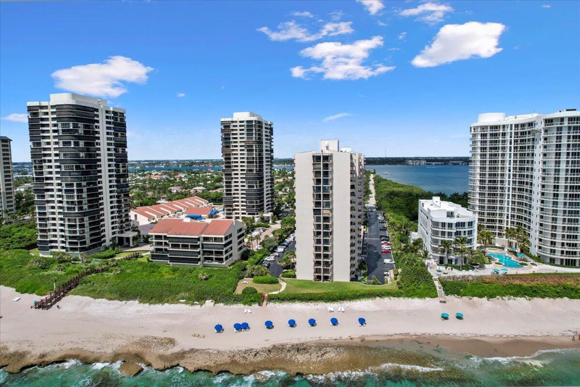 سكني في Riviera Beach, Florida 11720385